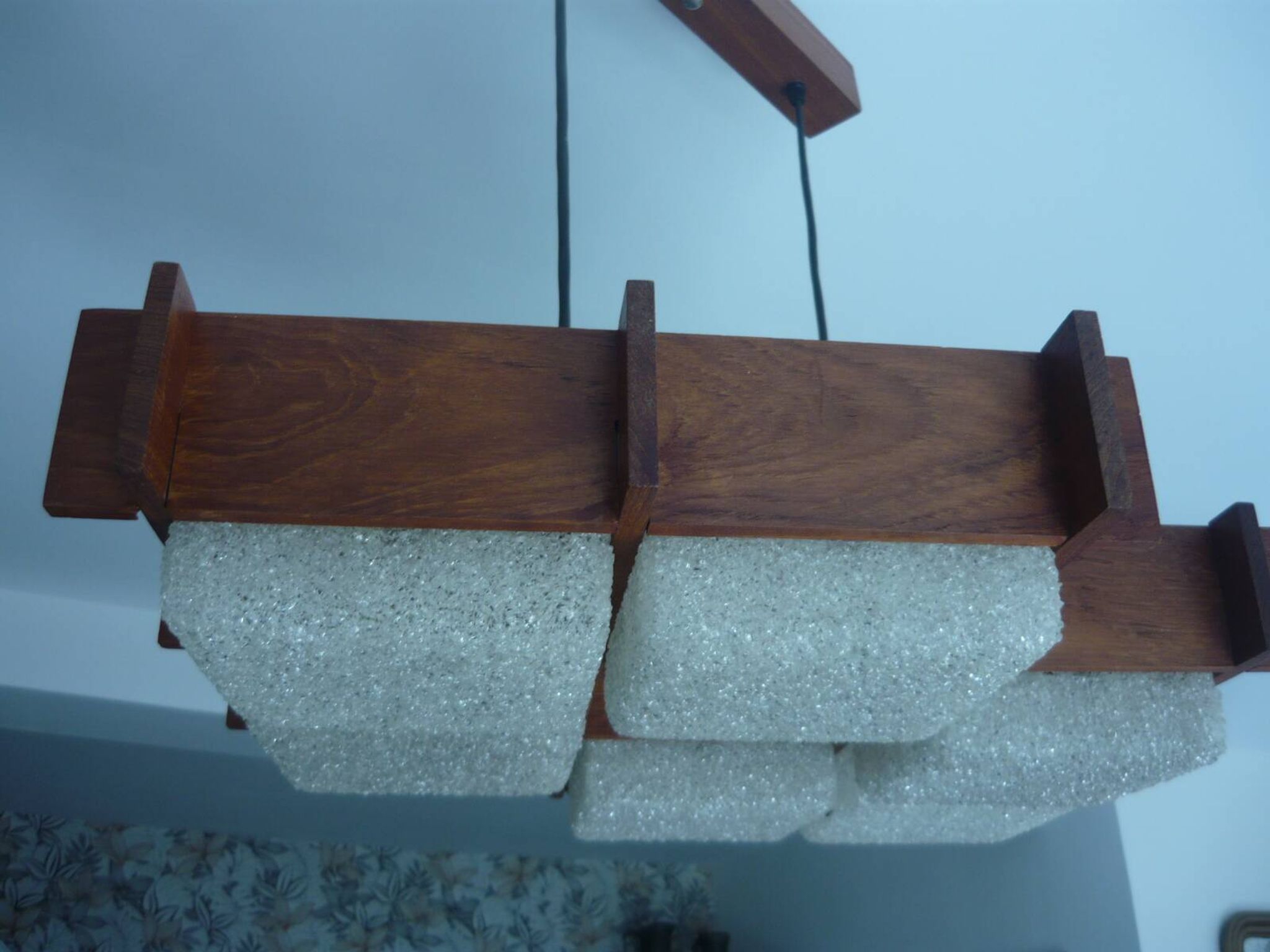 Plafonnier vintage en teck et perspex xl