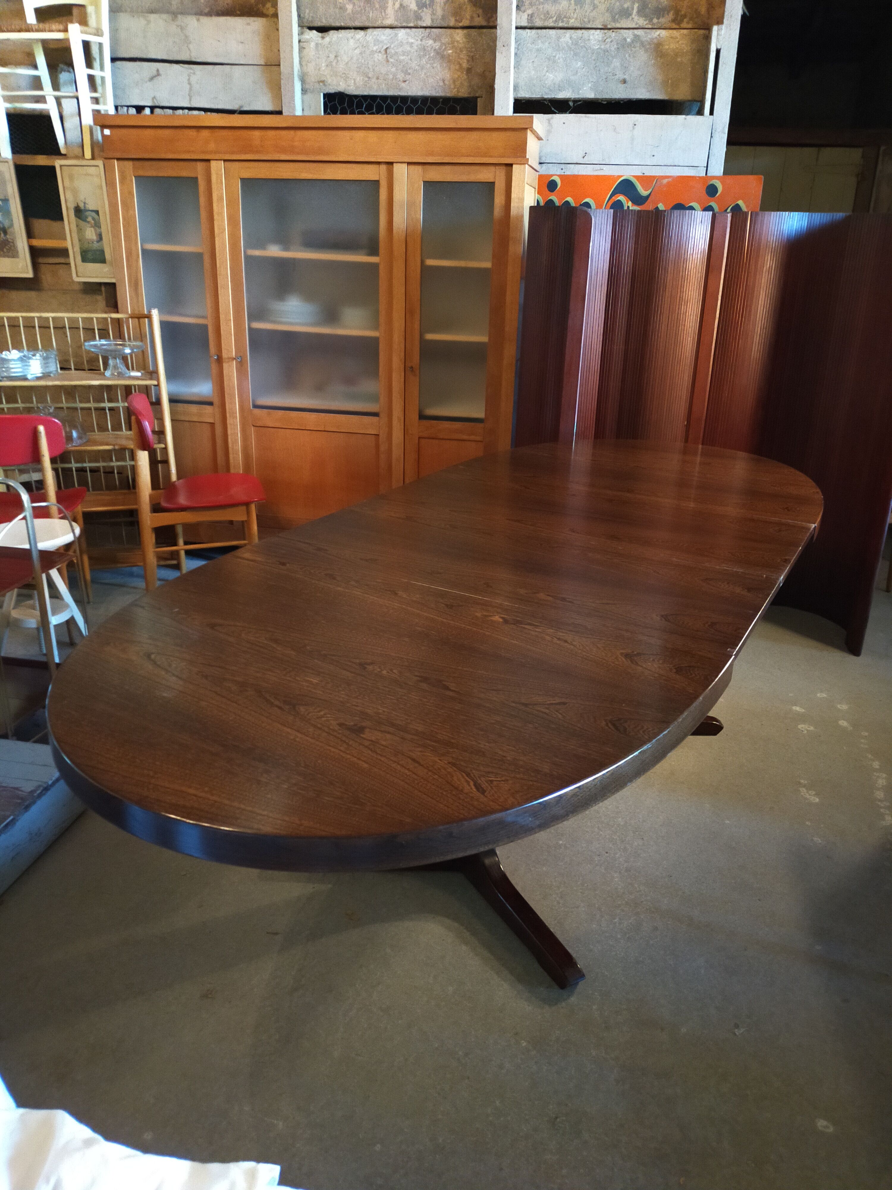 Baumann oval table