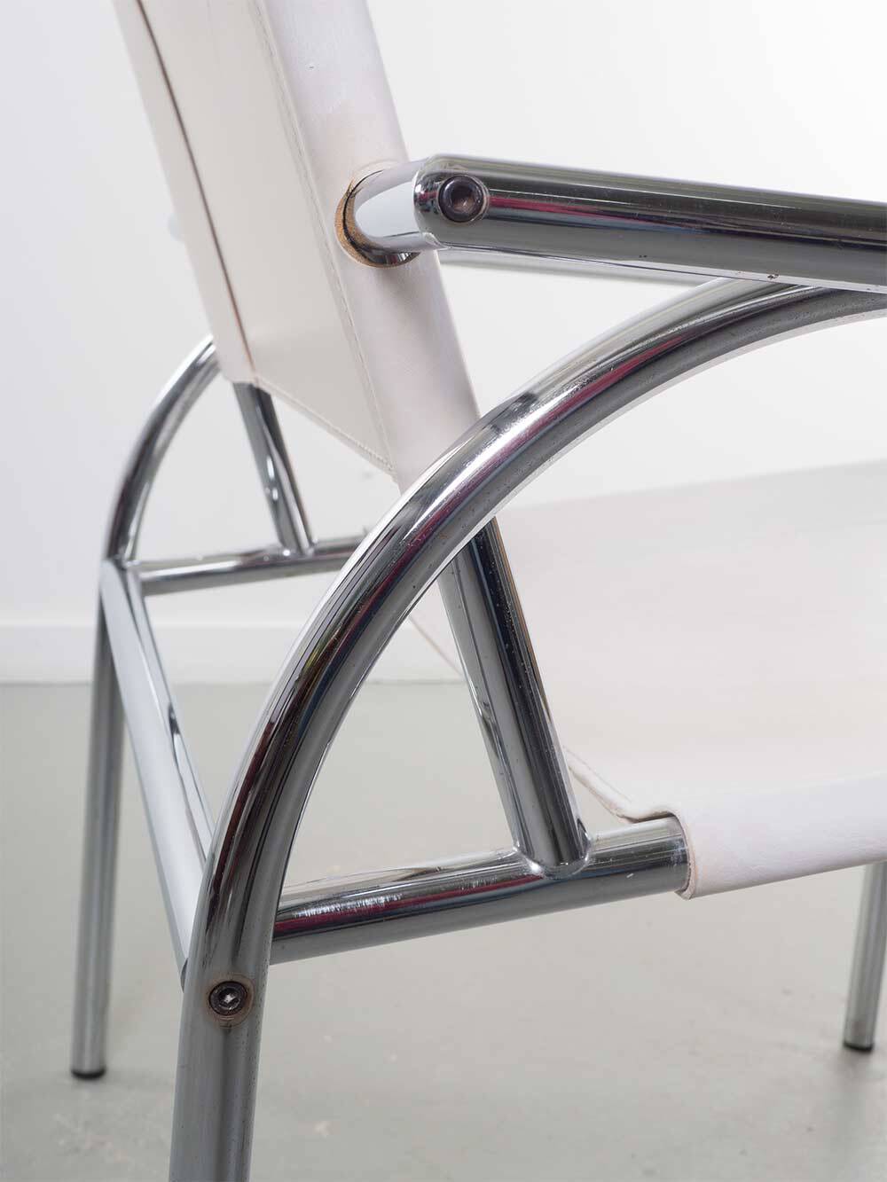 Fauteuil en cuir blanc – G. Vollenbrock – Hennie de Jong