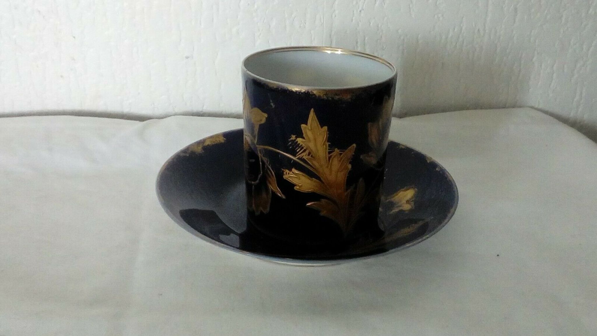 Haviland porcelain cup in blue from Sèvres, gilded with fine gold c.f.h g.d.m.
