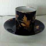 Tasse en porcelaine haviland bleu de sevres doree a l'or fin c.f.h g.d.m