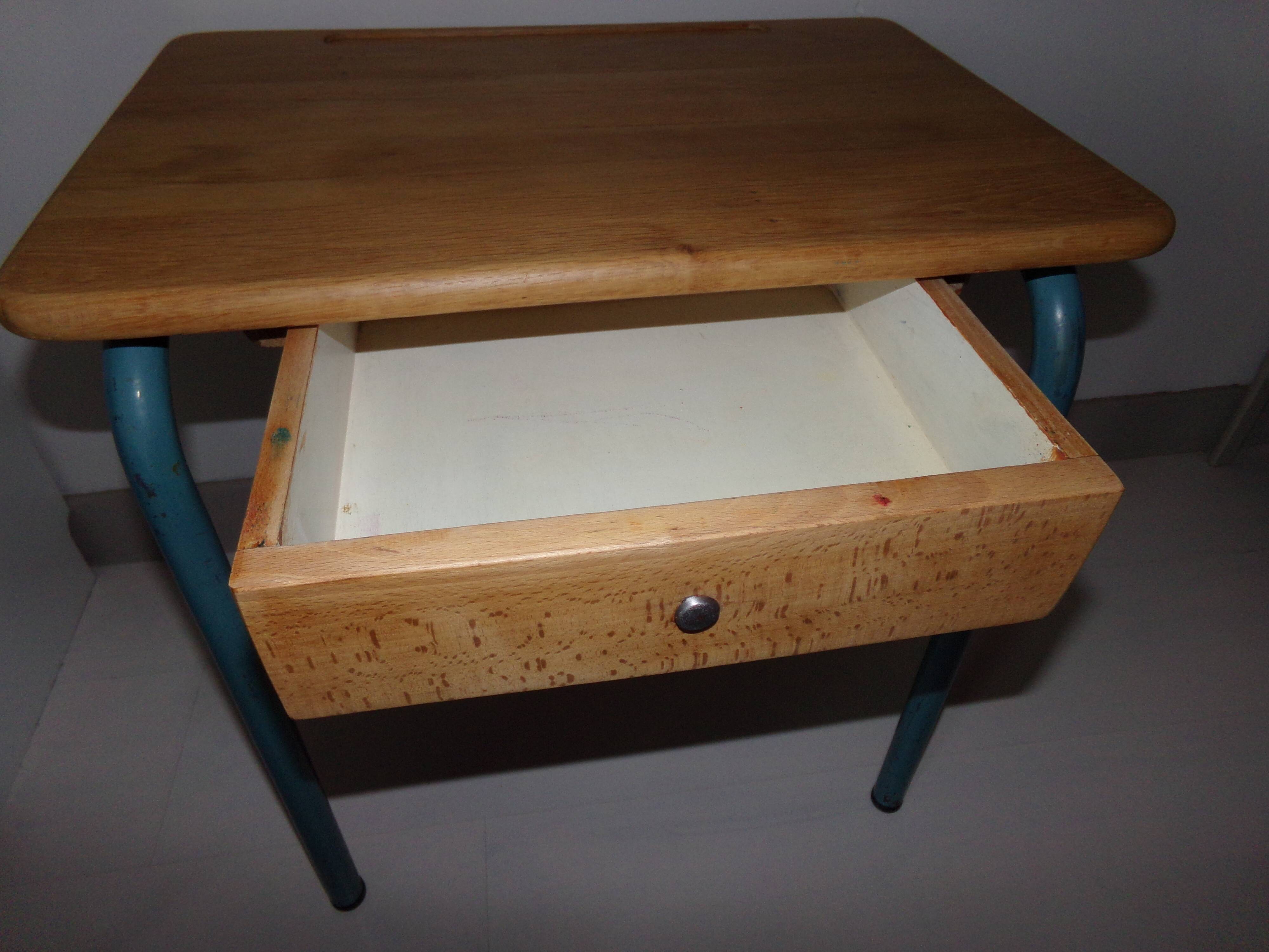 Pupitre de maternelle et sa chaise de la marque Luterma