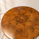Table ronde extensible en loupe de bois aux magnifiques veinage