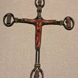 Crucifix croix fer forgé bronze émaillé artisanal