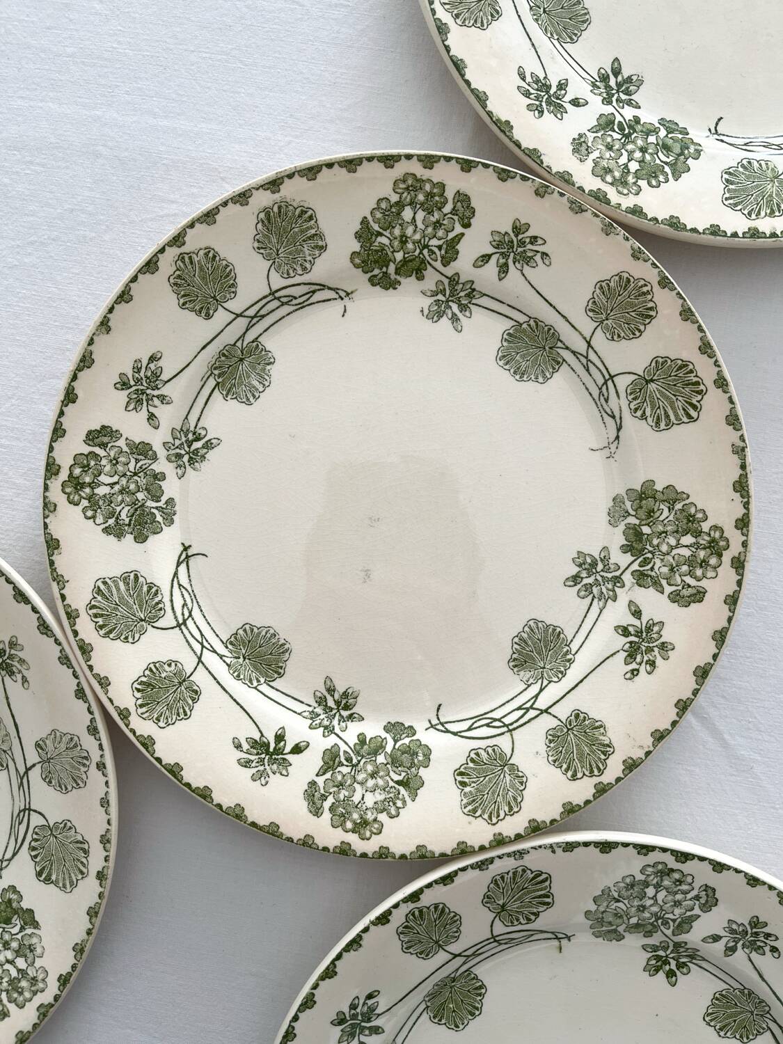 4 assiettes à dessert terre de fer « Géranium » Sarreguemines