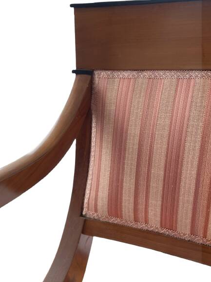 Fauteuil en bois, style Empire – tissu rayé