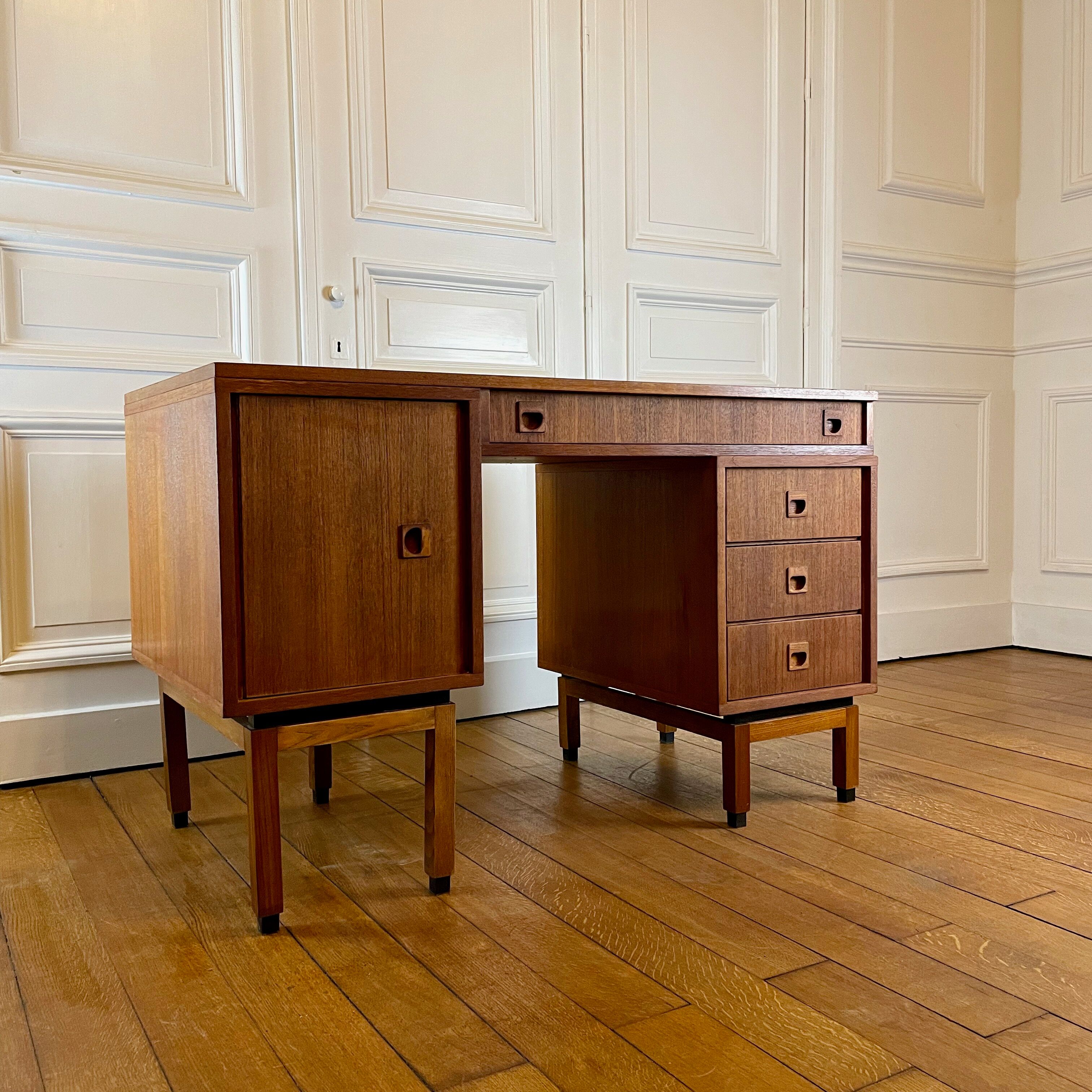 Modernist Office MDK