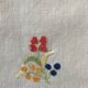 Nappe ancienne brodée fleurs bord festonné
