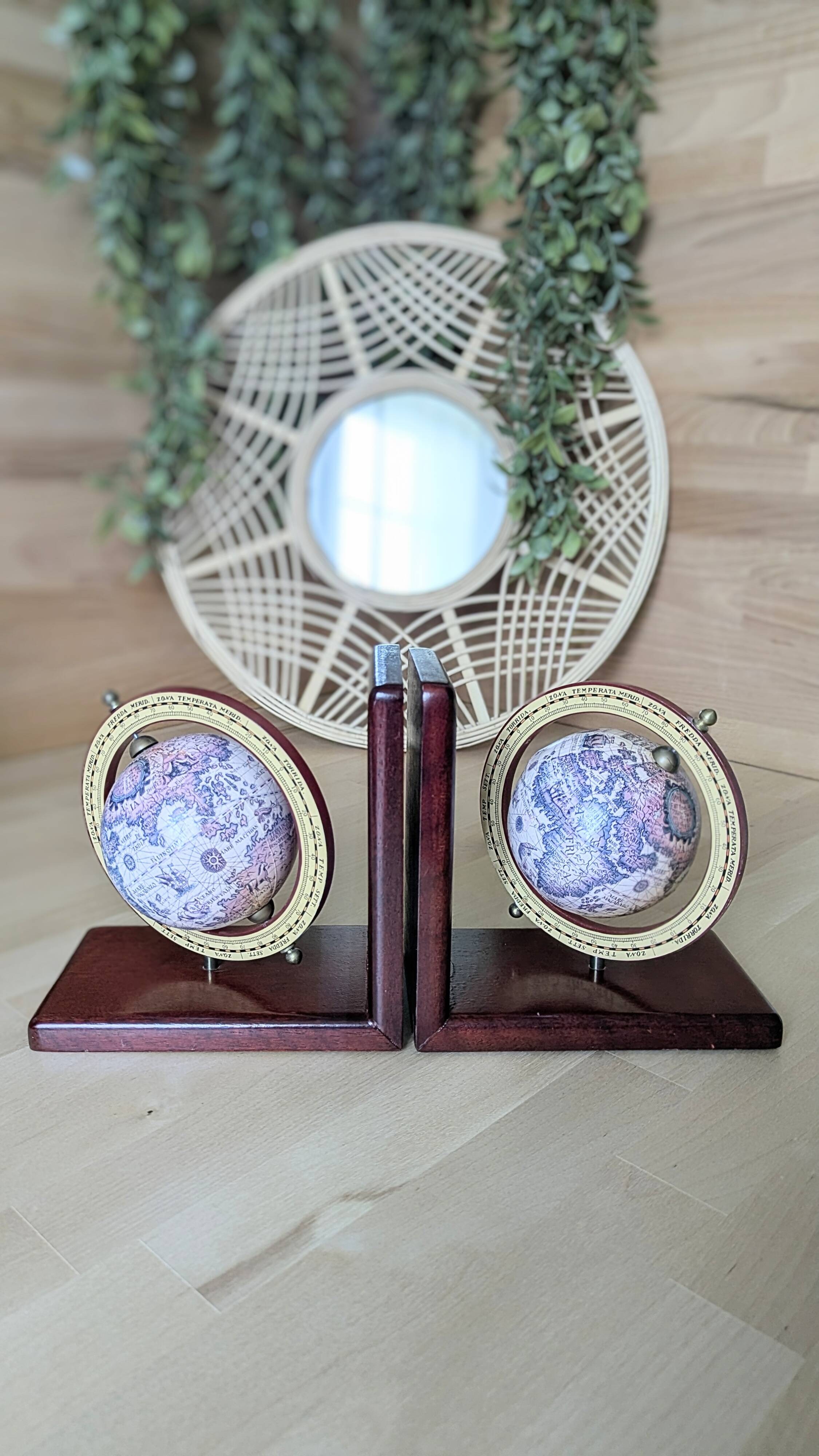 Pair of globe bookends (D-0043)