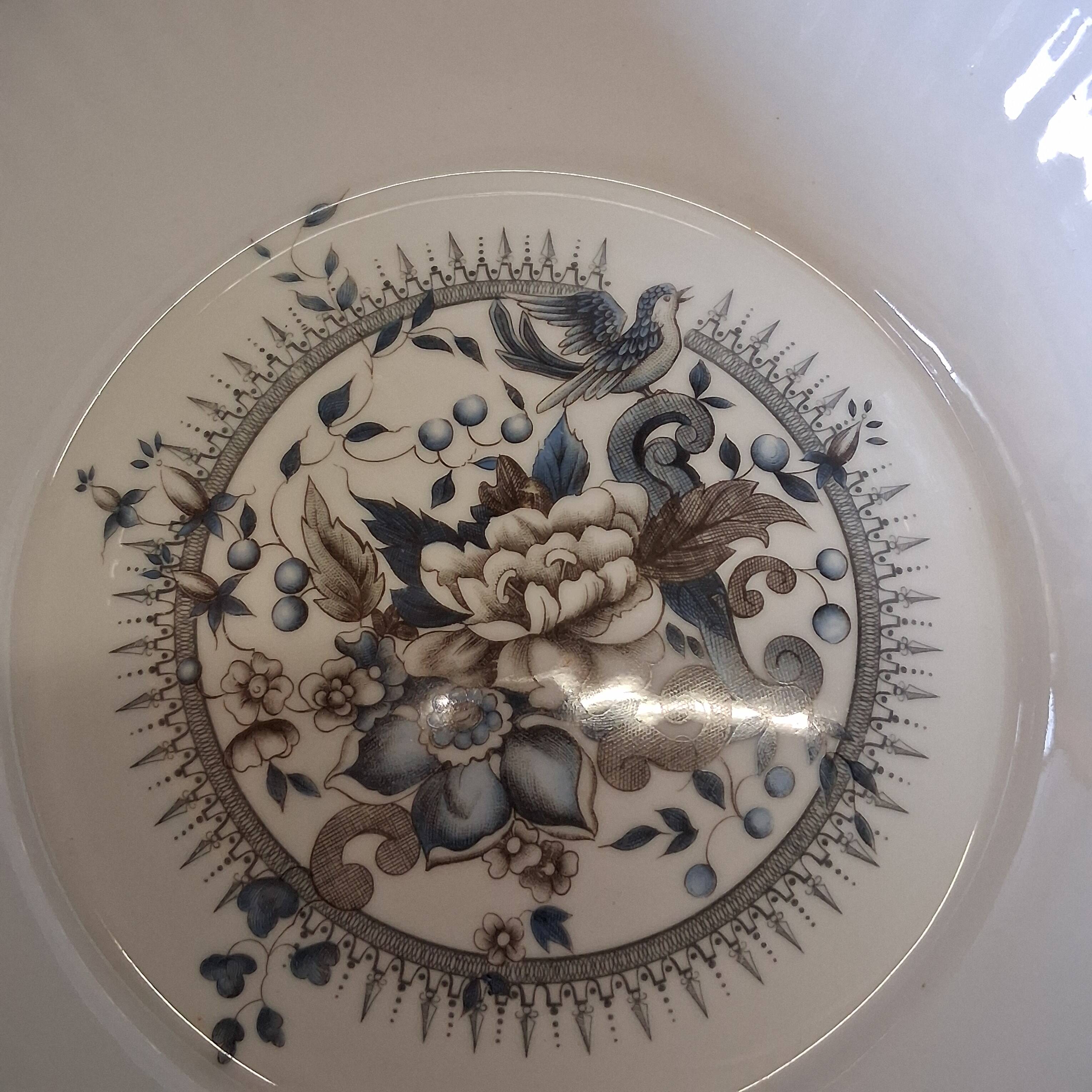 Porcelain salad bowl from Chauvigny, France, in very good condition.