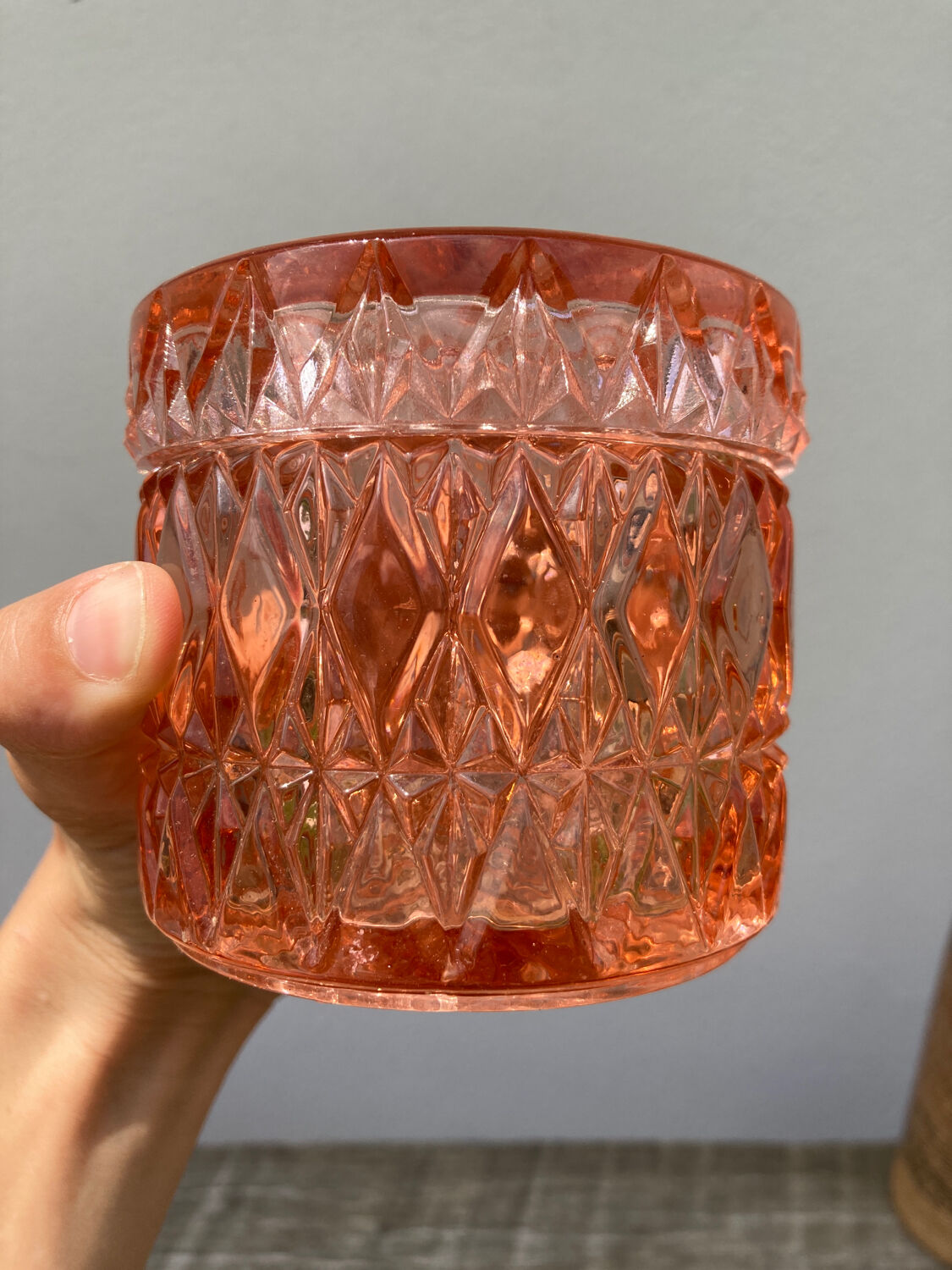 Powder box for Art Deco jewelry in pink crystal