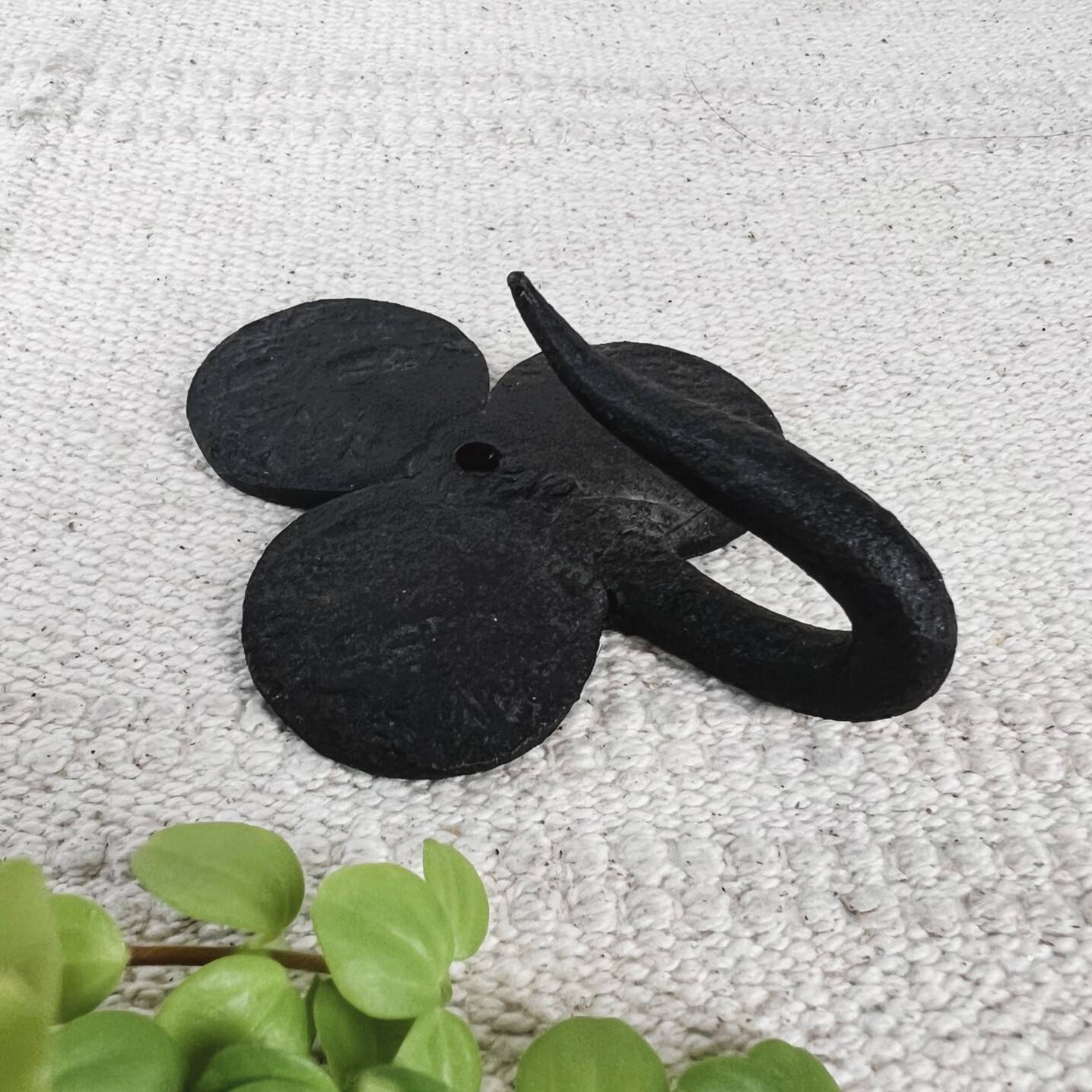 Cast iron coat hook “Clover”