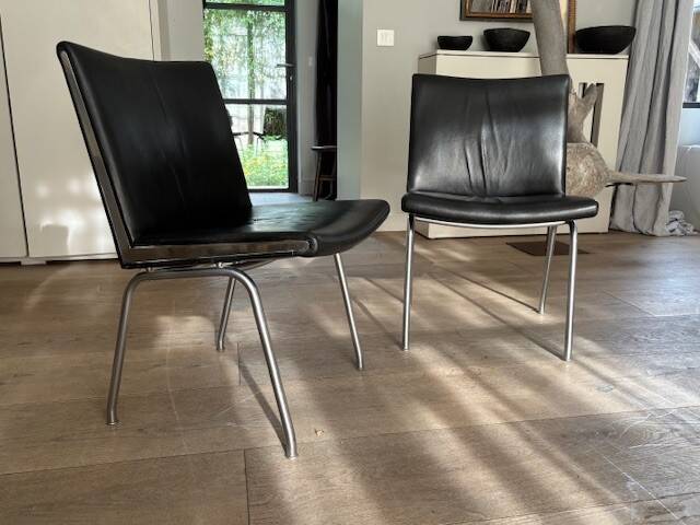 2 Airport leather armchairs by Hans Wegner - Denmark 1980s