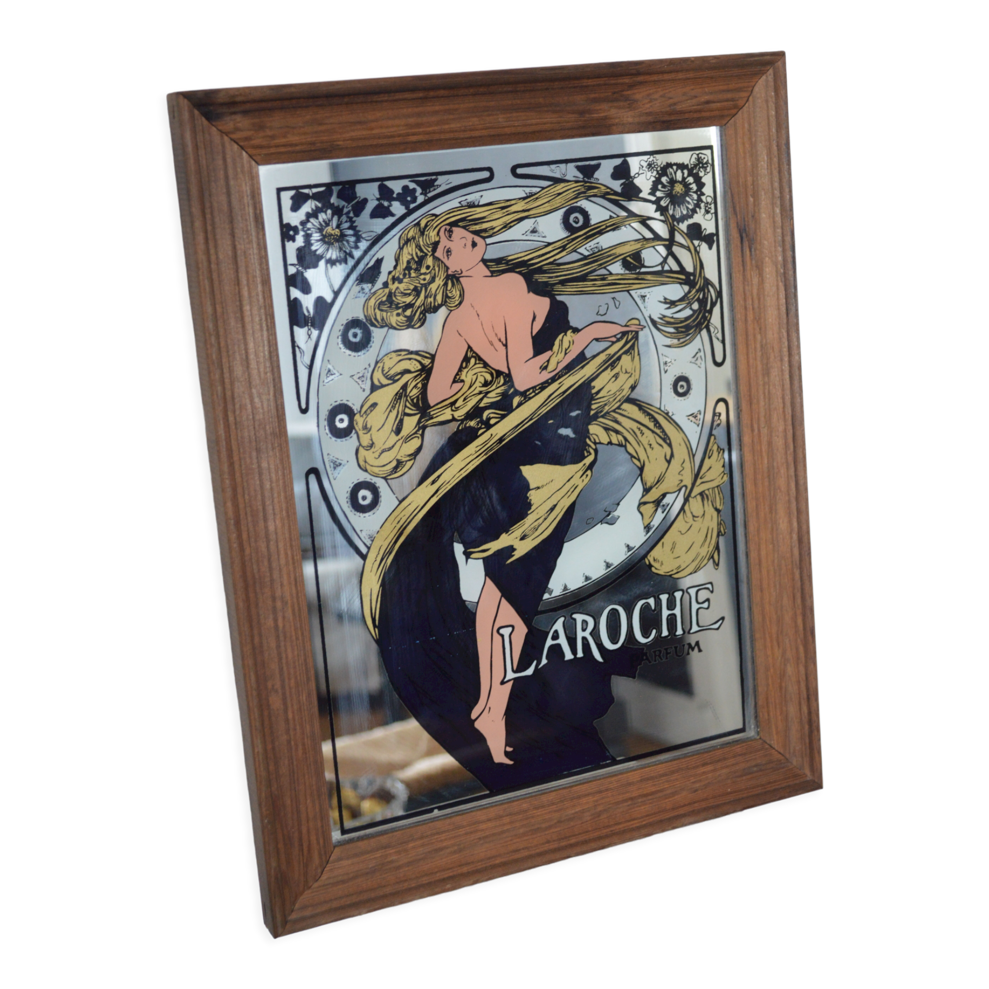 Mirror illustration Laroche