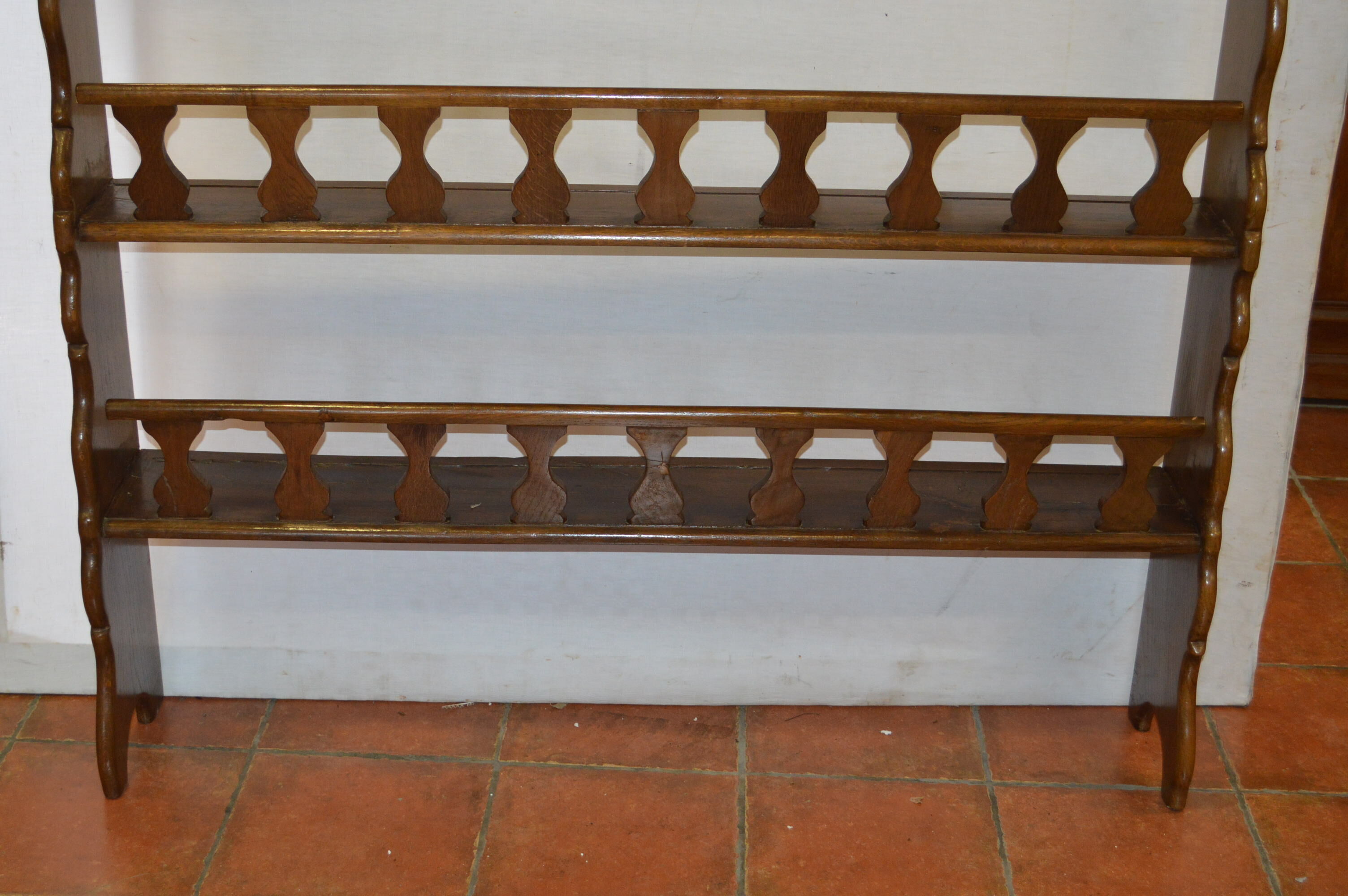 Etimier shelf plates