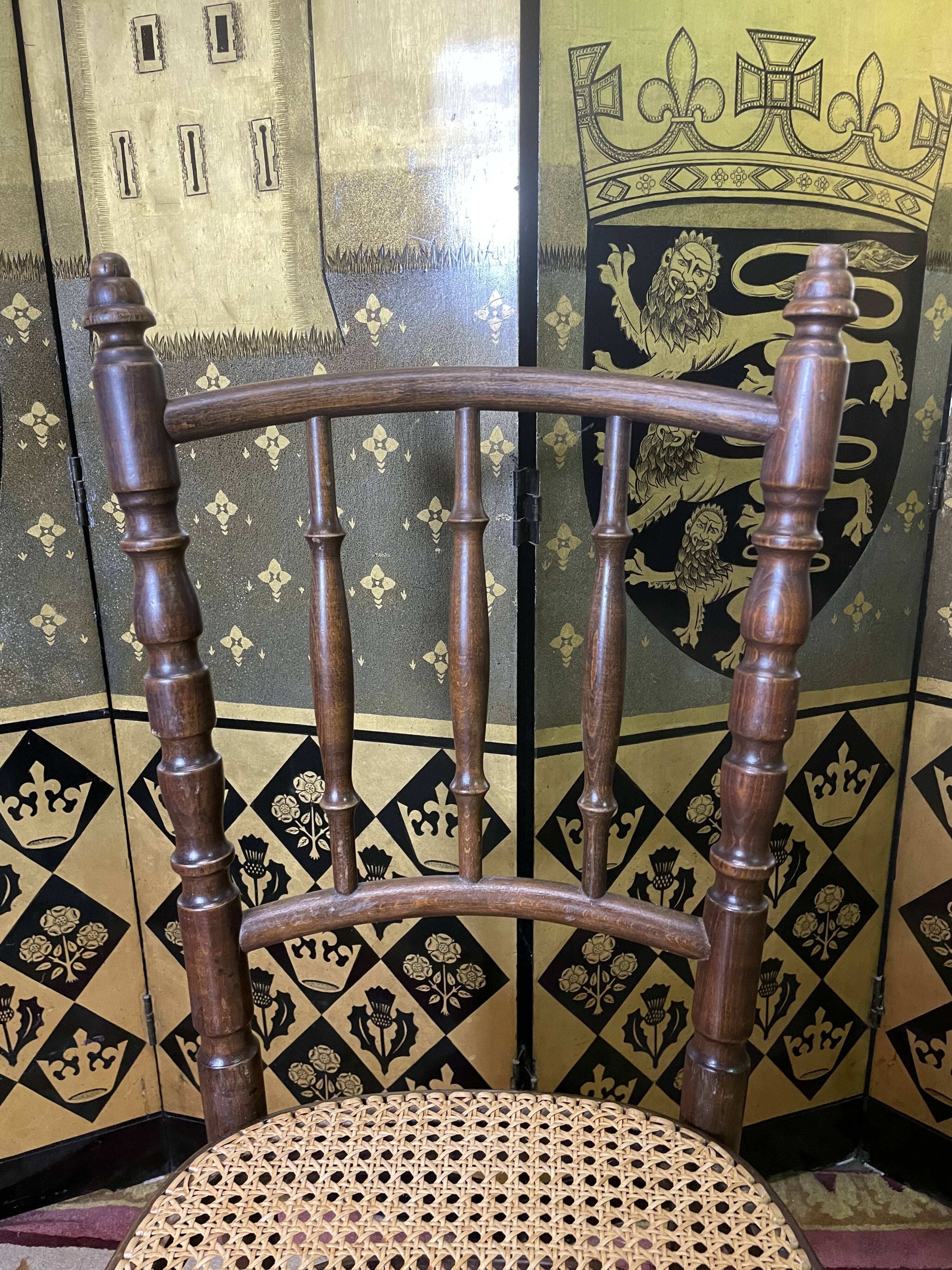 Suite de 6 chaises bistrot en cannage Fischel