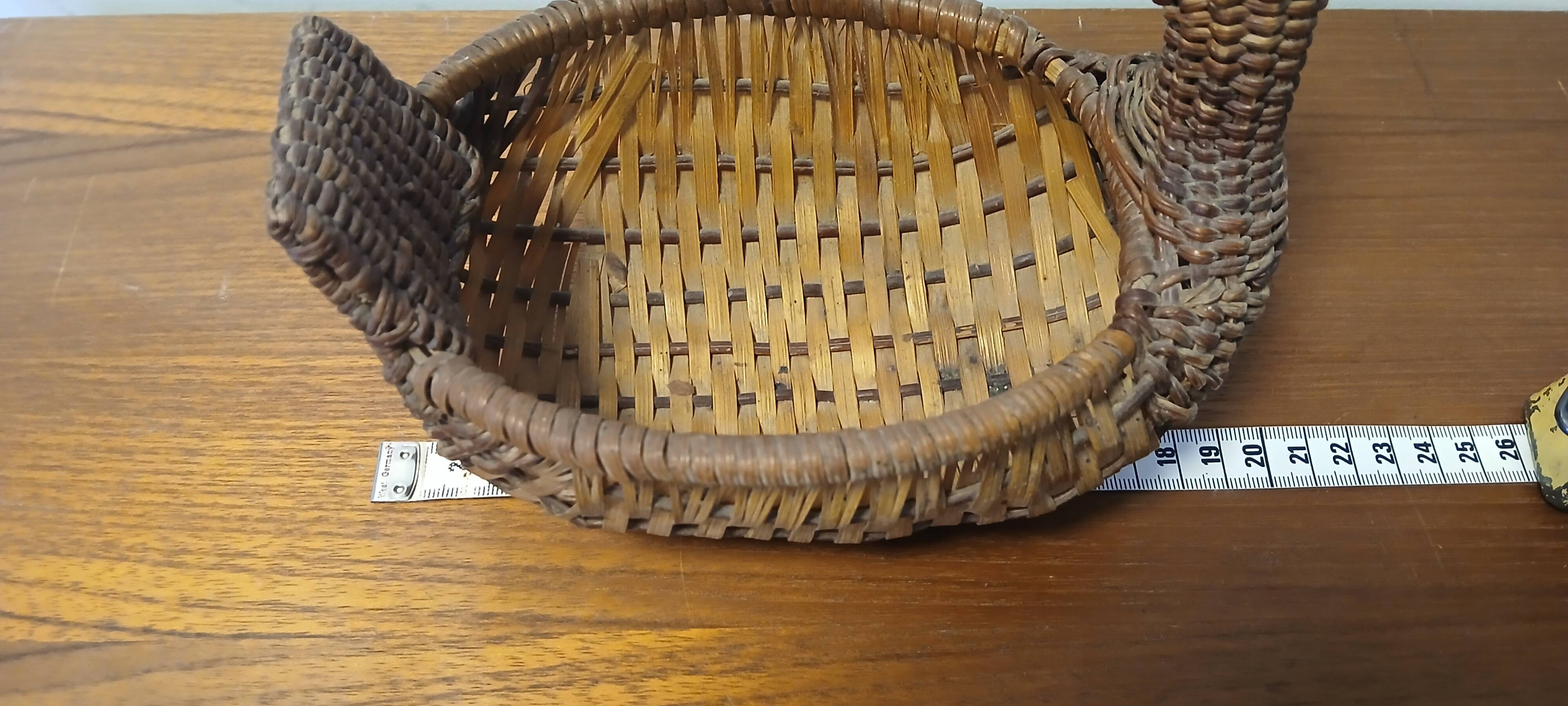 Wicker duck basket