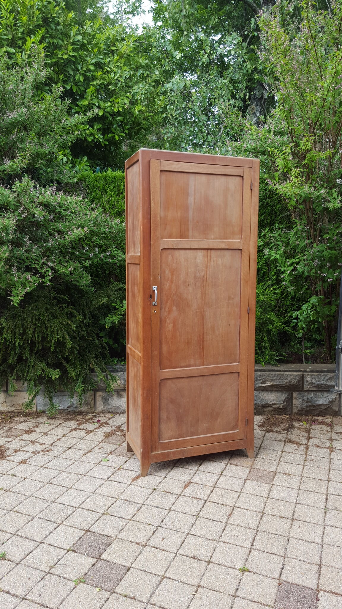 Parisian bonnetière cabinet