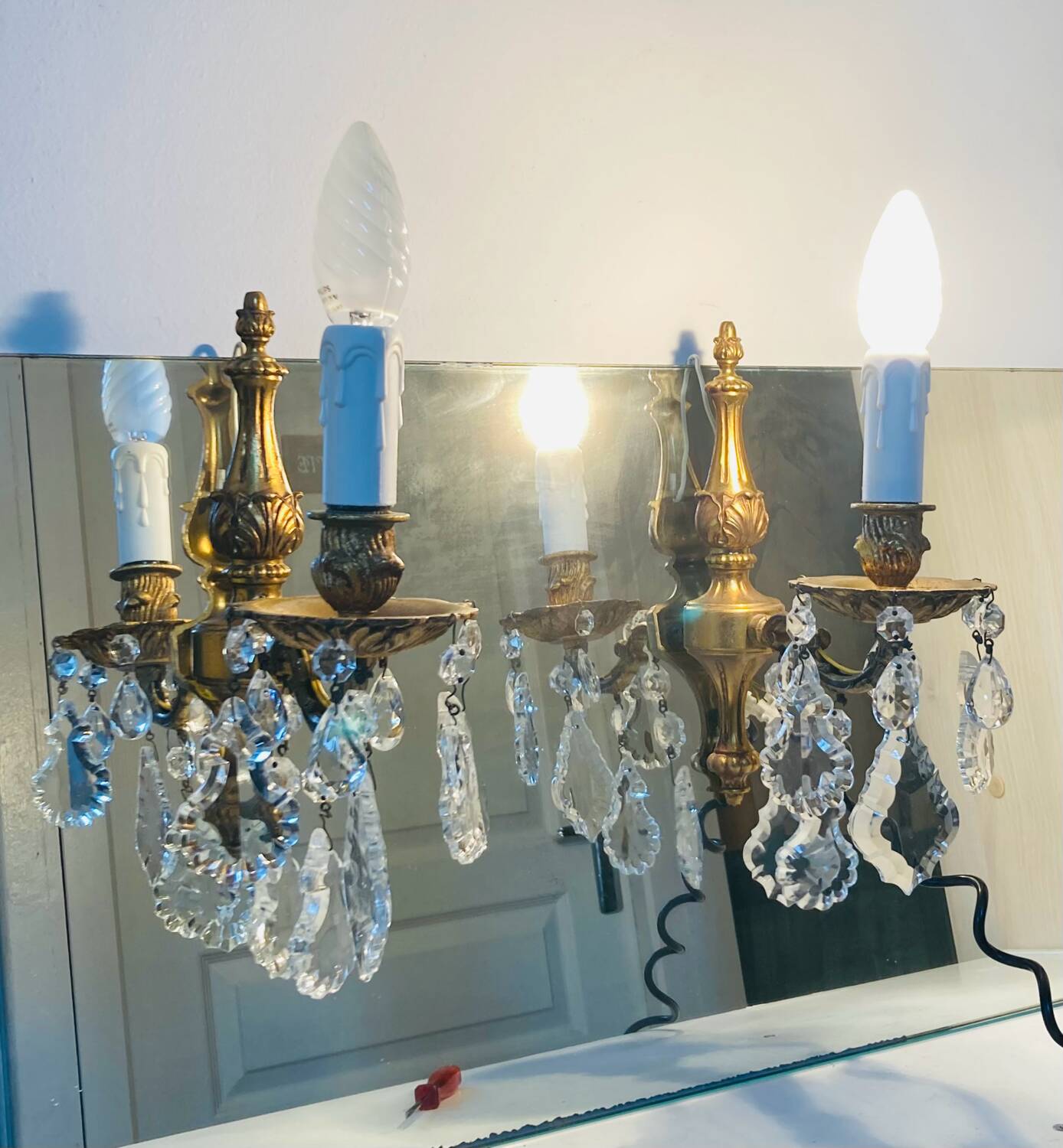 Louis XV wall lights in gilded bronze with pendants, mid-20th century / n°2