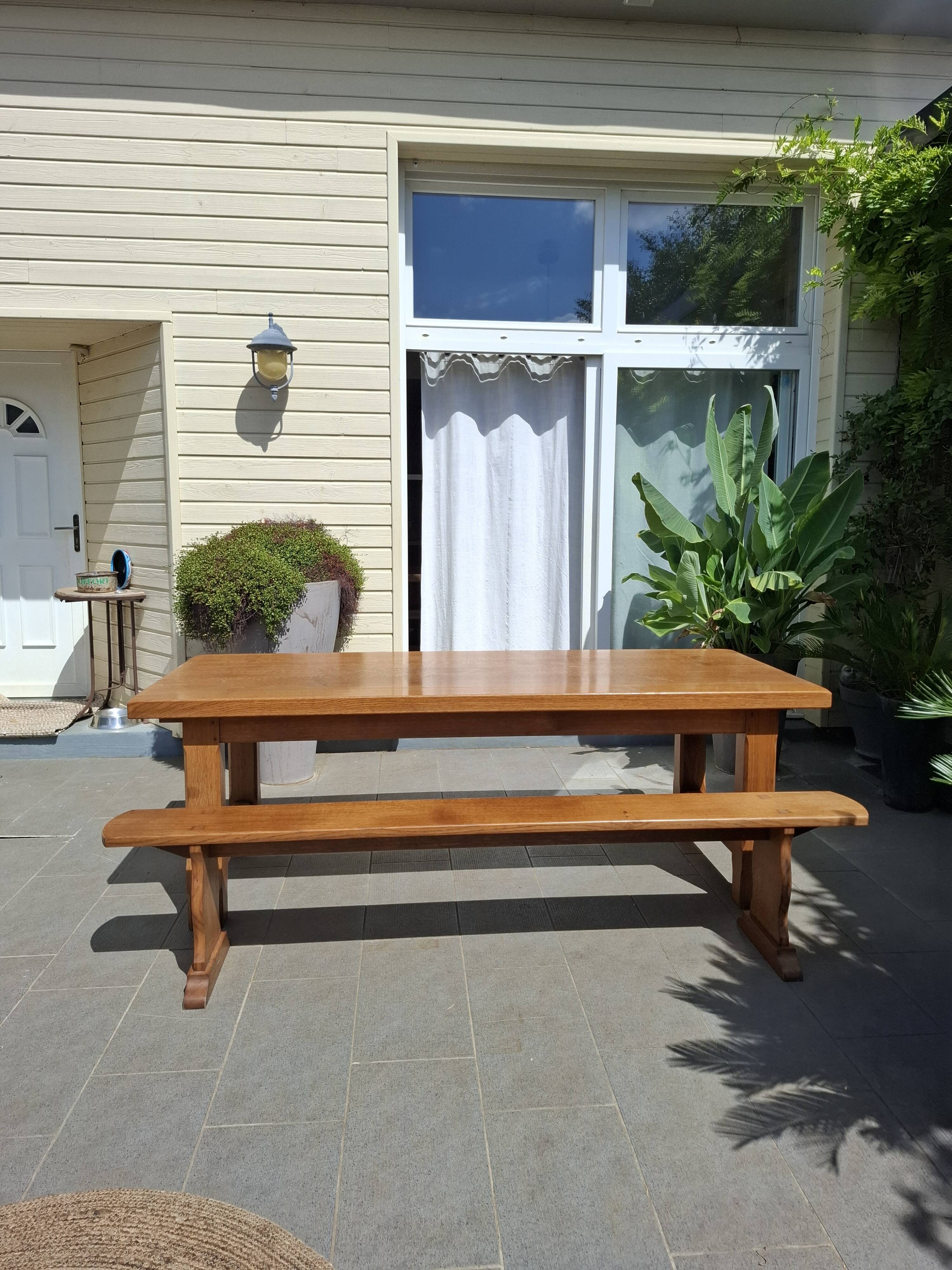 Grande table de ferme avec son banc