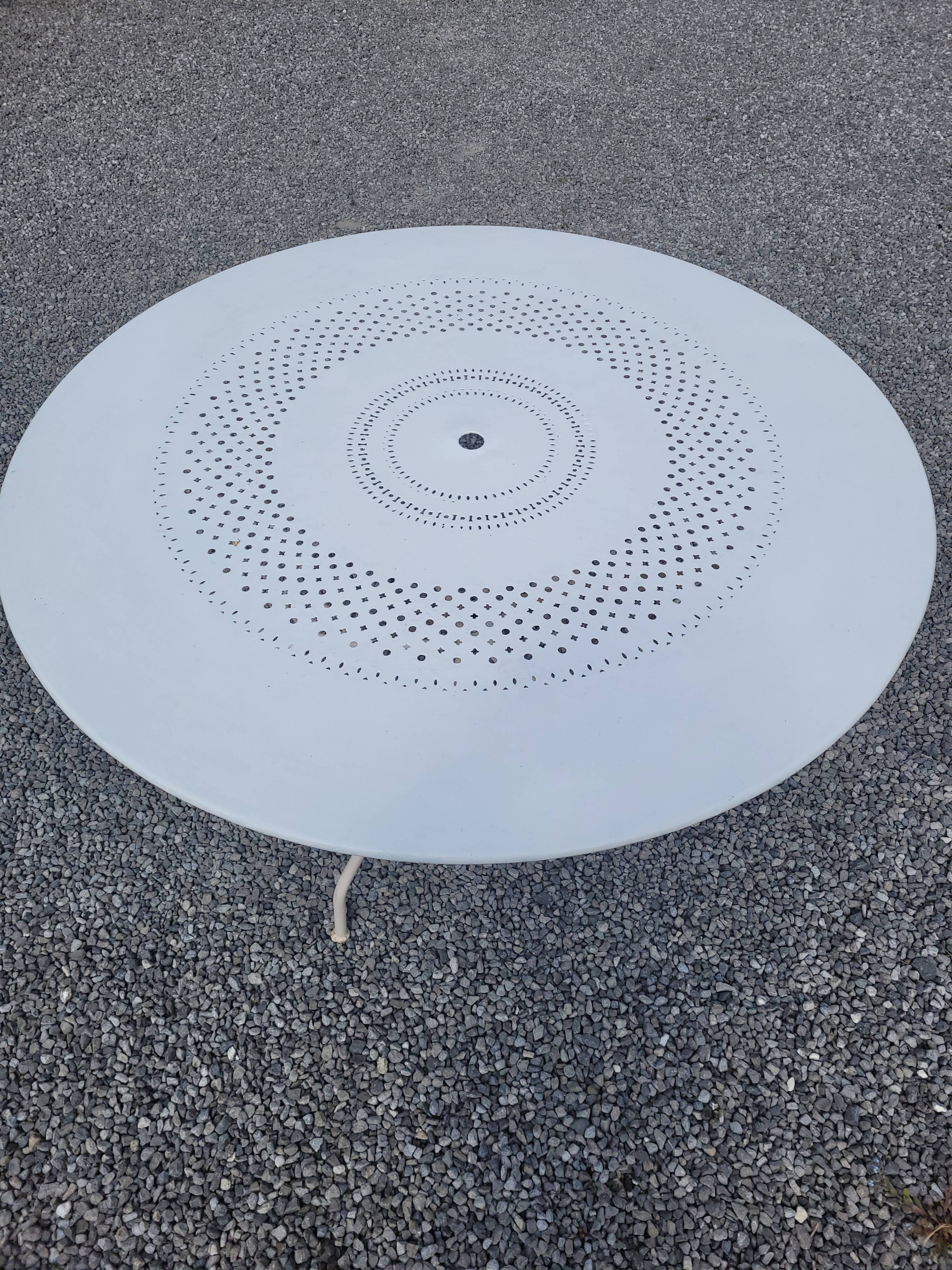 Iron garden table, 117cms in diameter