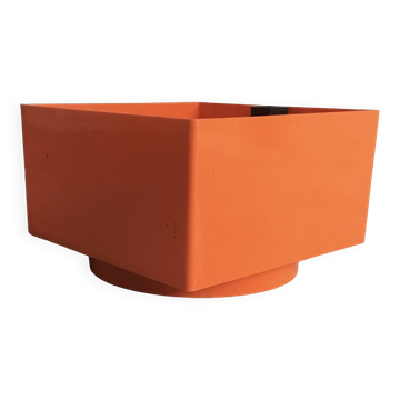 Grosfillex orange plastic planter on wheels - vintage 1970
