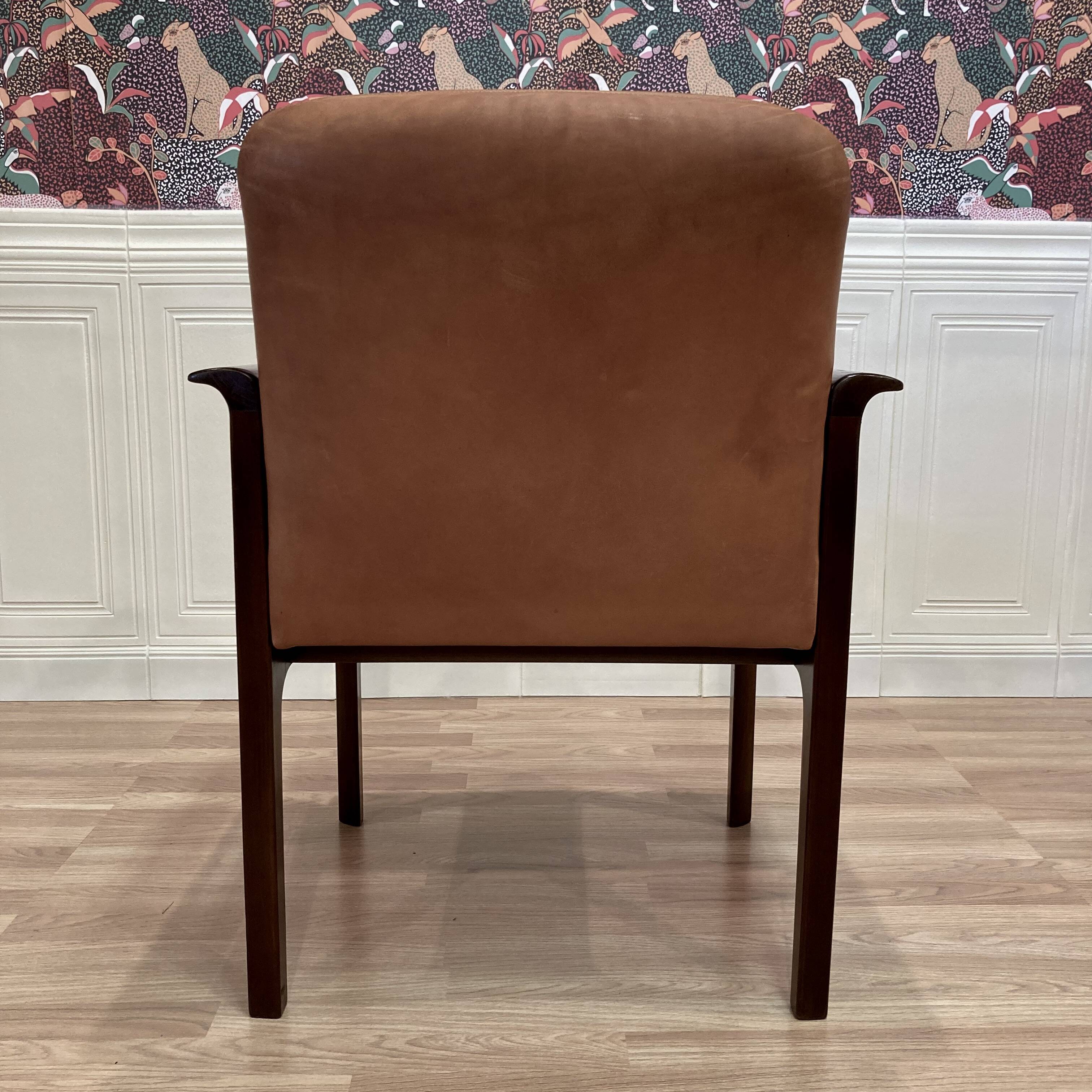 Fauteuil cuir "design 1960".