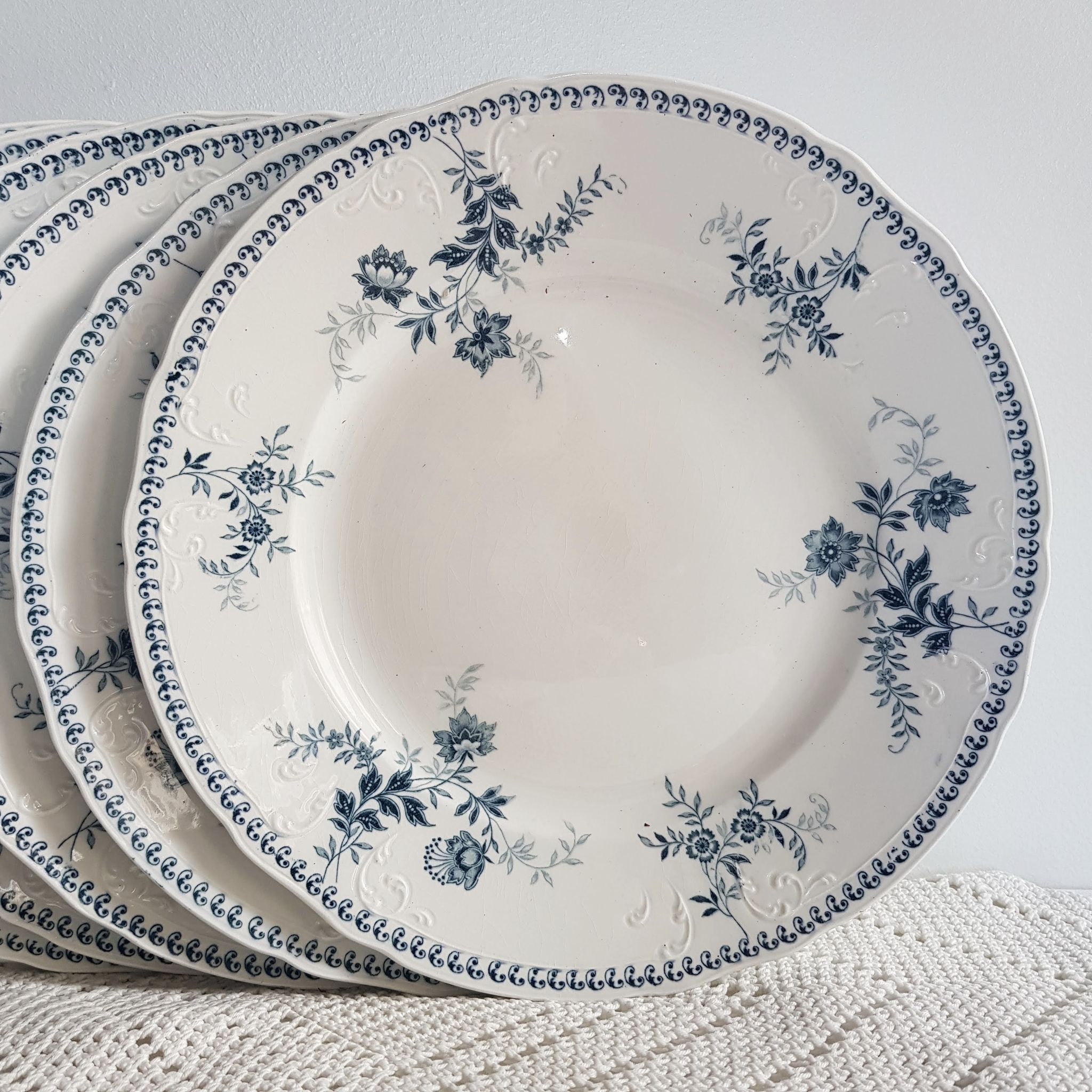 Ensemble 6 assiettes anciennes modèle Yvette société céramique Maestricht