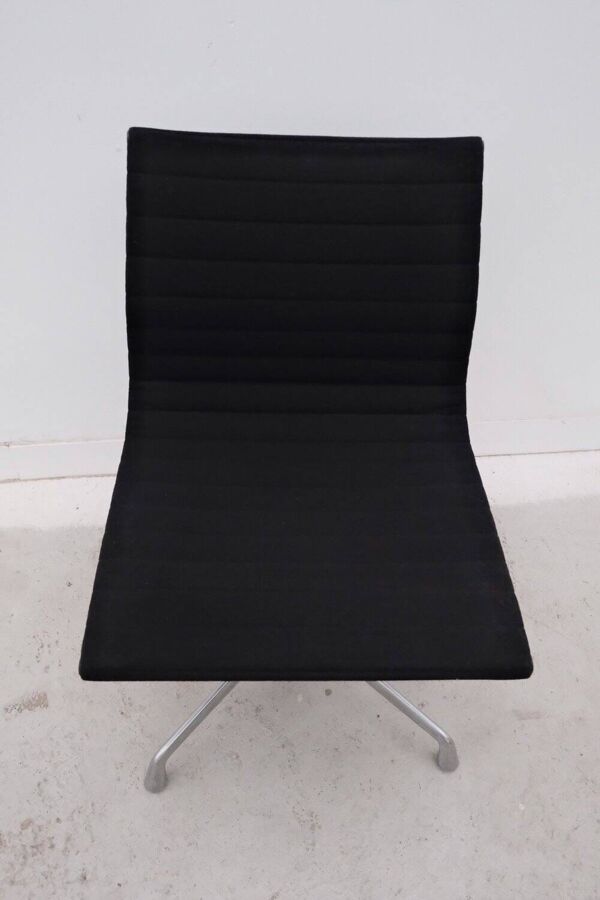 Chaises « ea 101 » de charles & ray eames pour herman miller, 1970