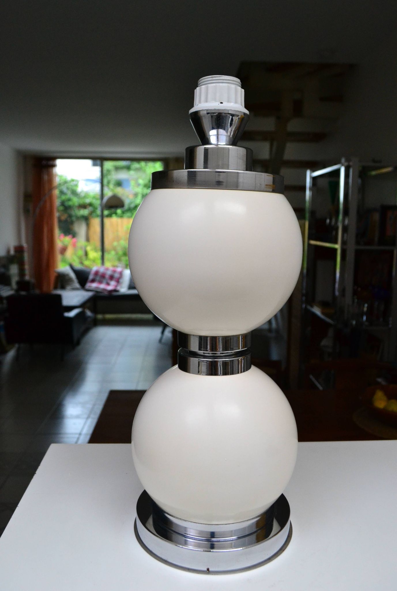 Delmas lamp base in white metal and chrome from the 70s