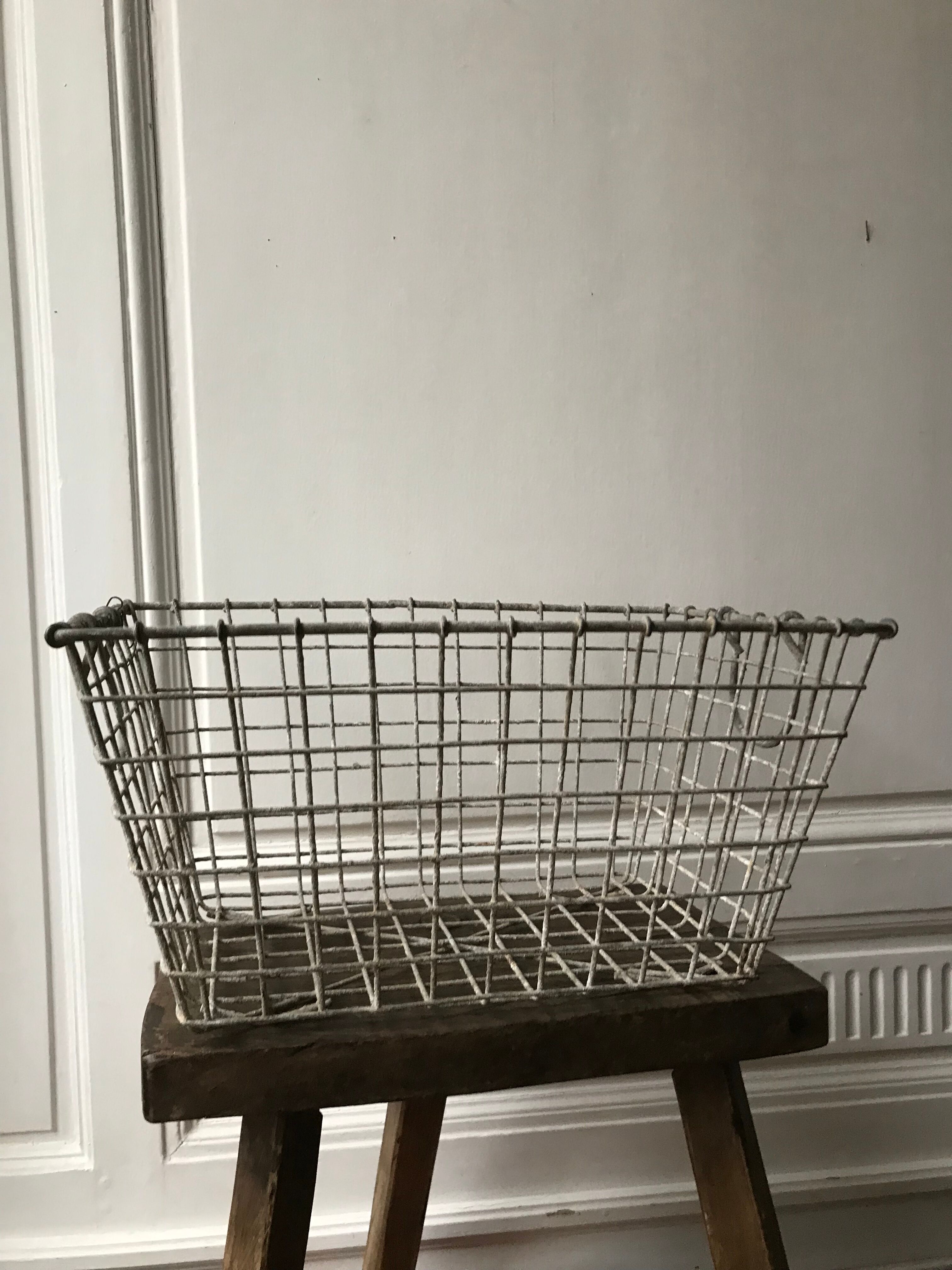 Panière metal patinée