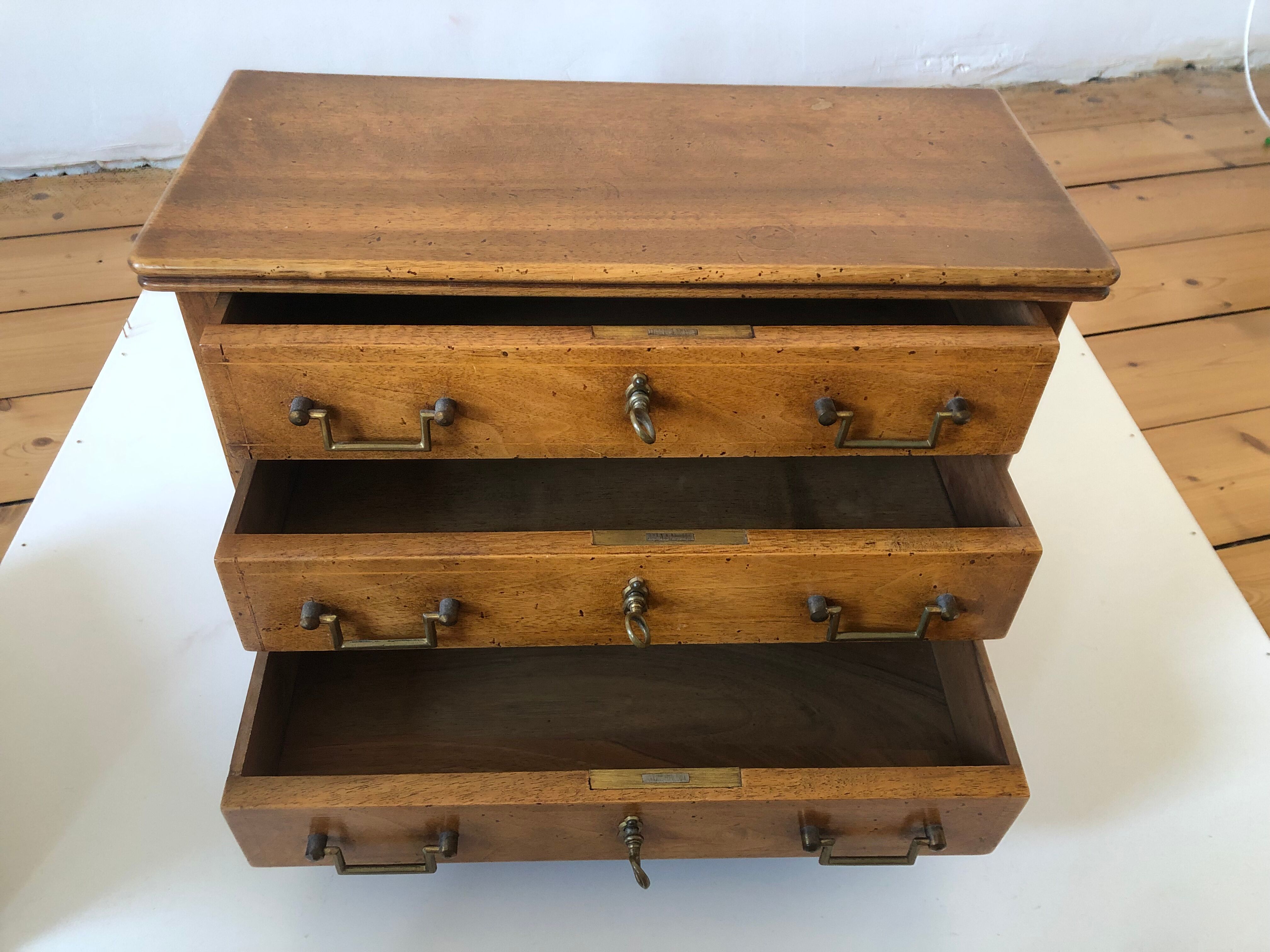 Small jewelry chest of drawers