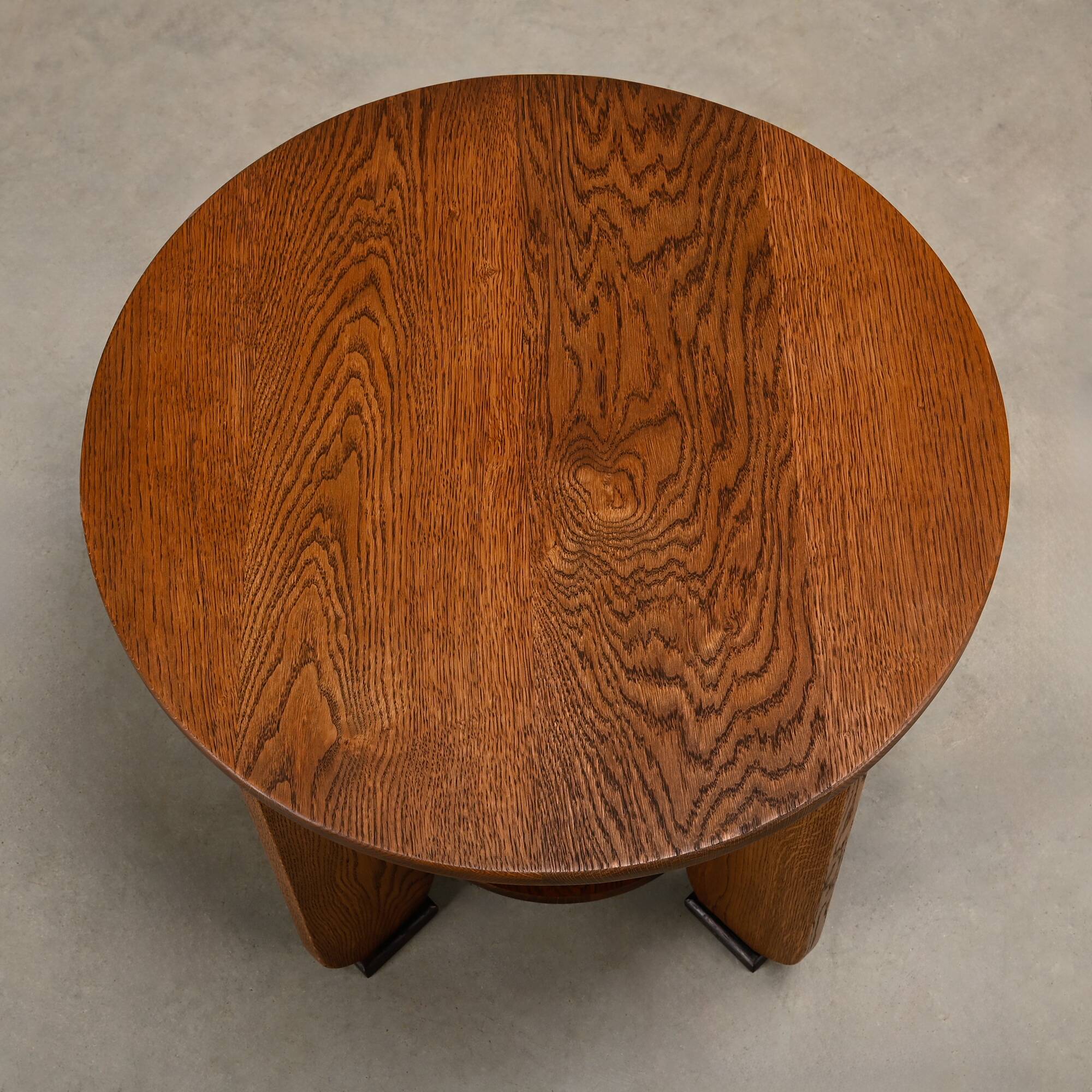 Table d'appoint Art Déco et Arts & Crafts néerlandaise en chêne massif, années 1930.