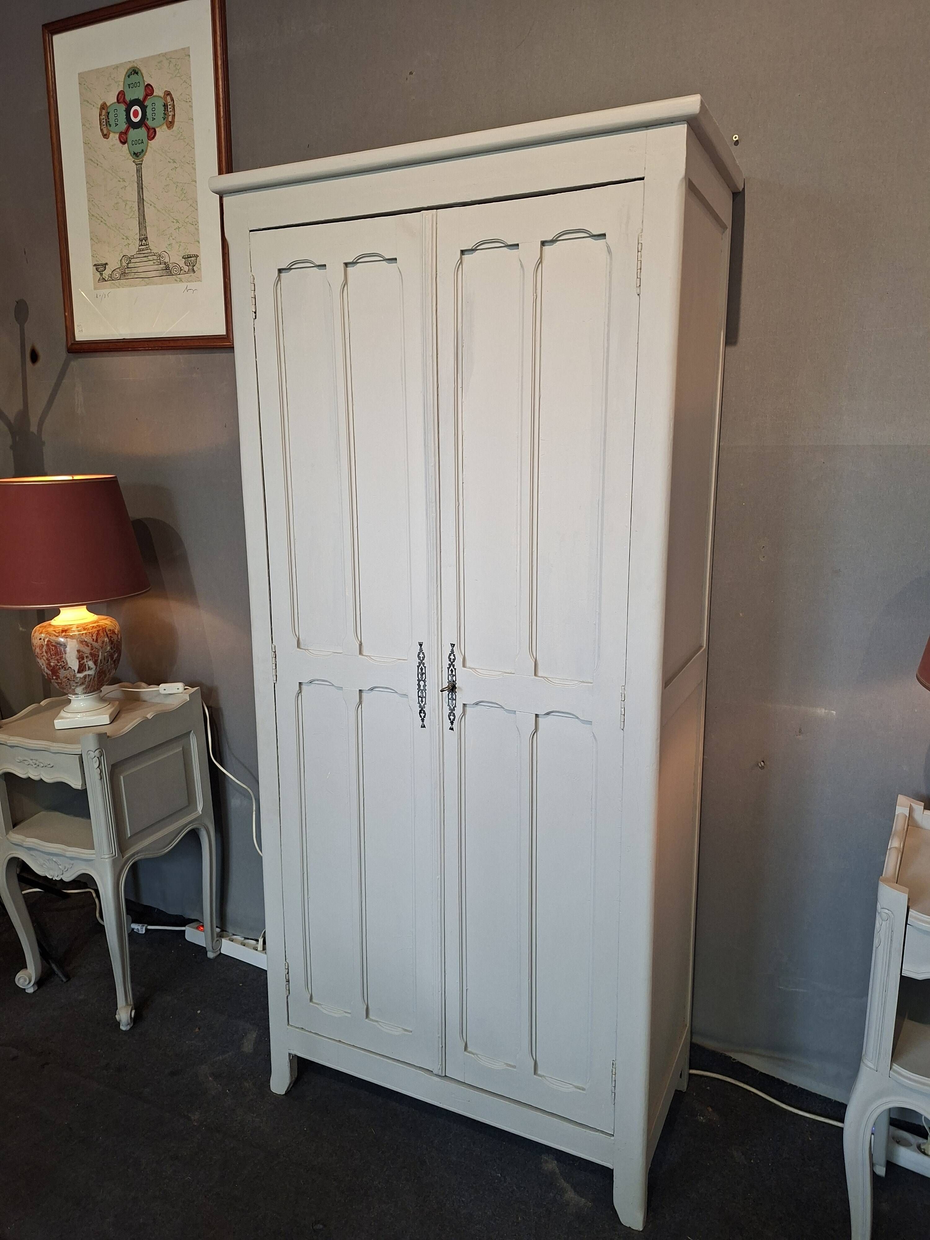Armoire parisienne 