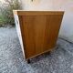 Commode années 70 chêne, laiton et placage blanc cassé