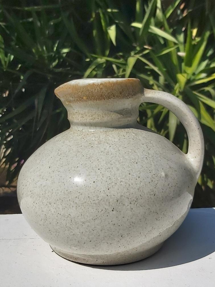 Pitcher Jean Austruy in sandstone