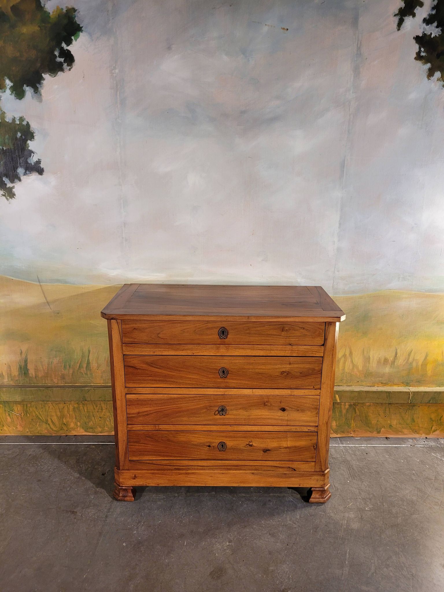 Petite commode Louis Philippe en noyer