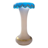 Vase in soapy opaline and flag blue corolla