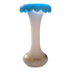 Vase en opaline savonneuse et corolle bleu drapeau