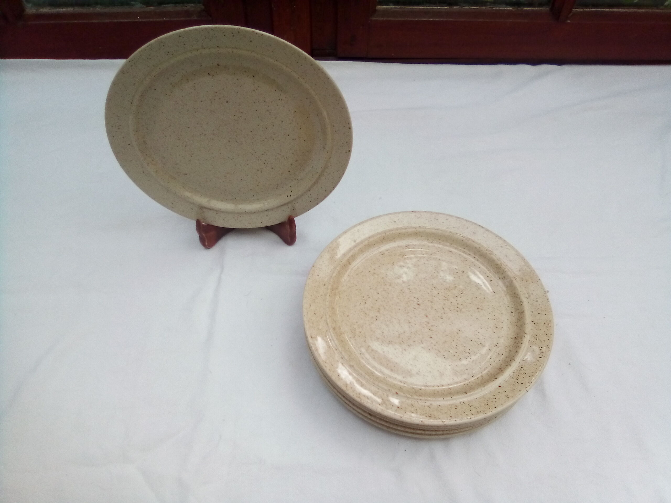 6 flat sandstone plates