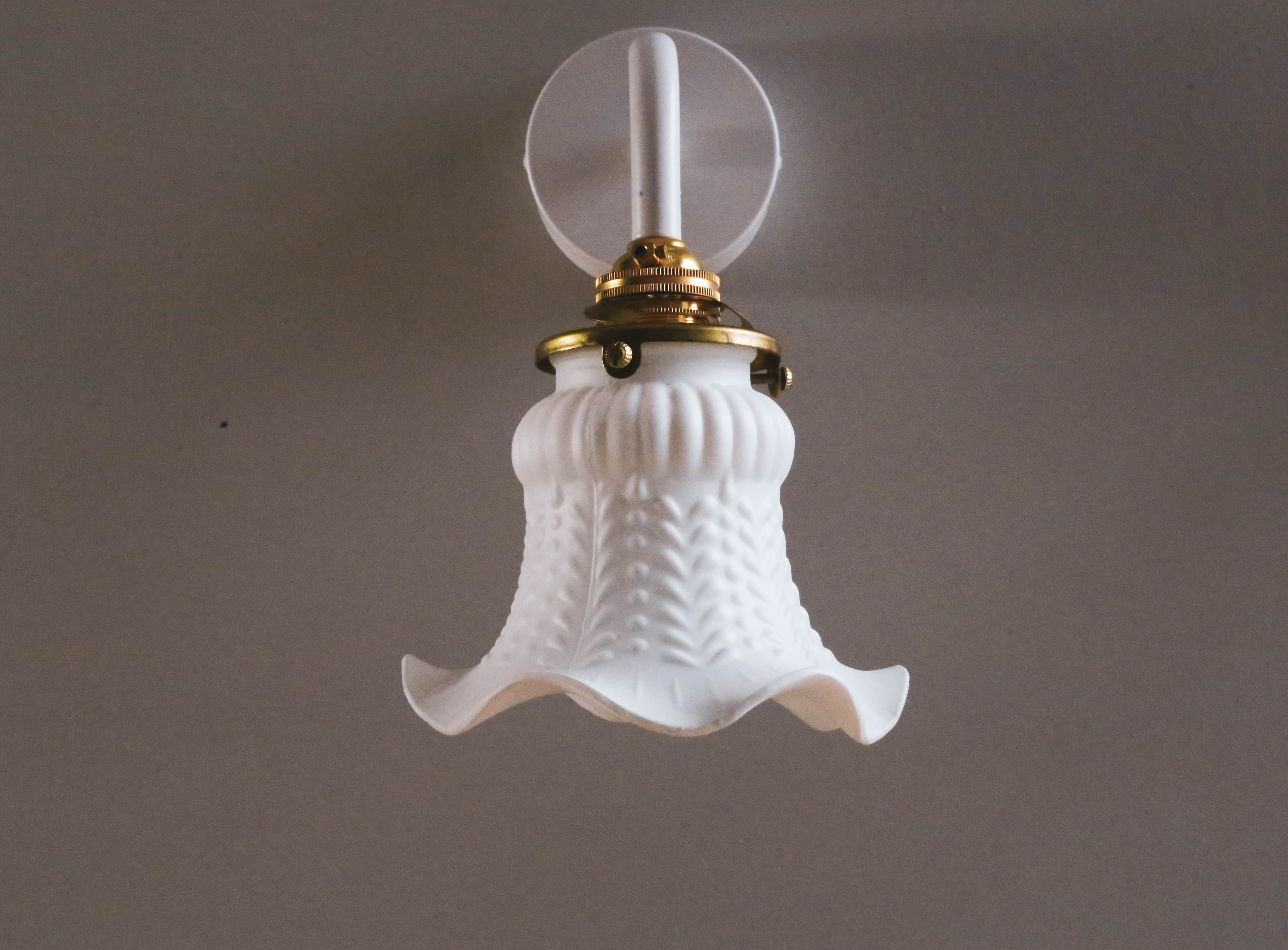 2 wall sconces in tulip glass painted white