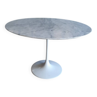 Table style Knoll.