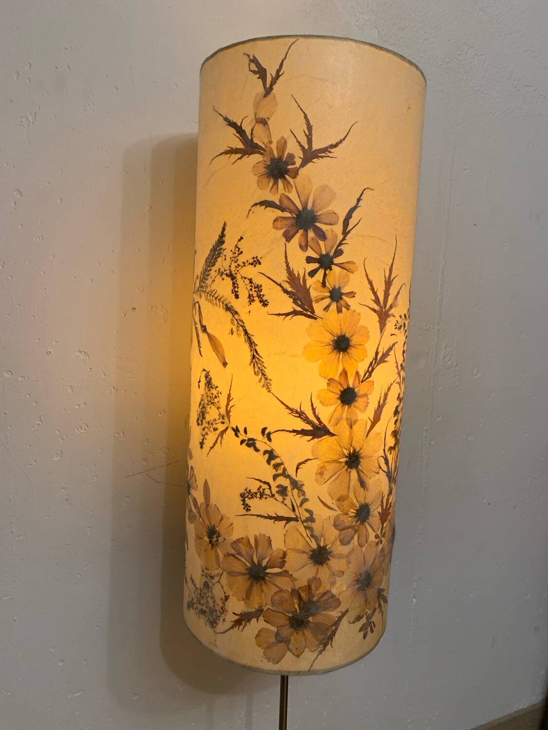 Lampadaire avec abat jour en fleurs séchées