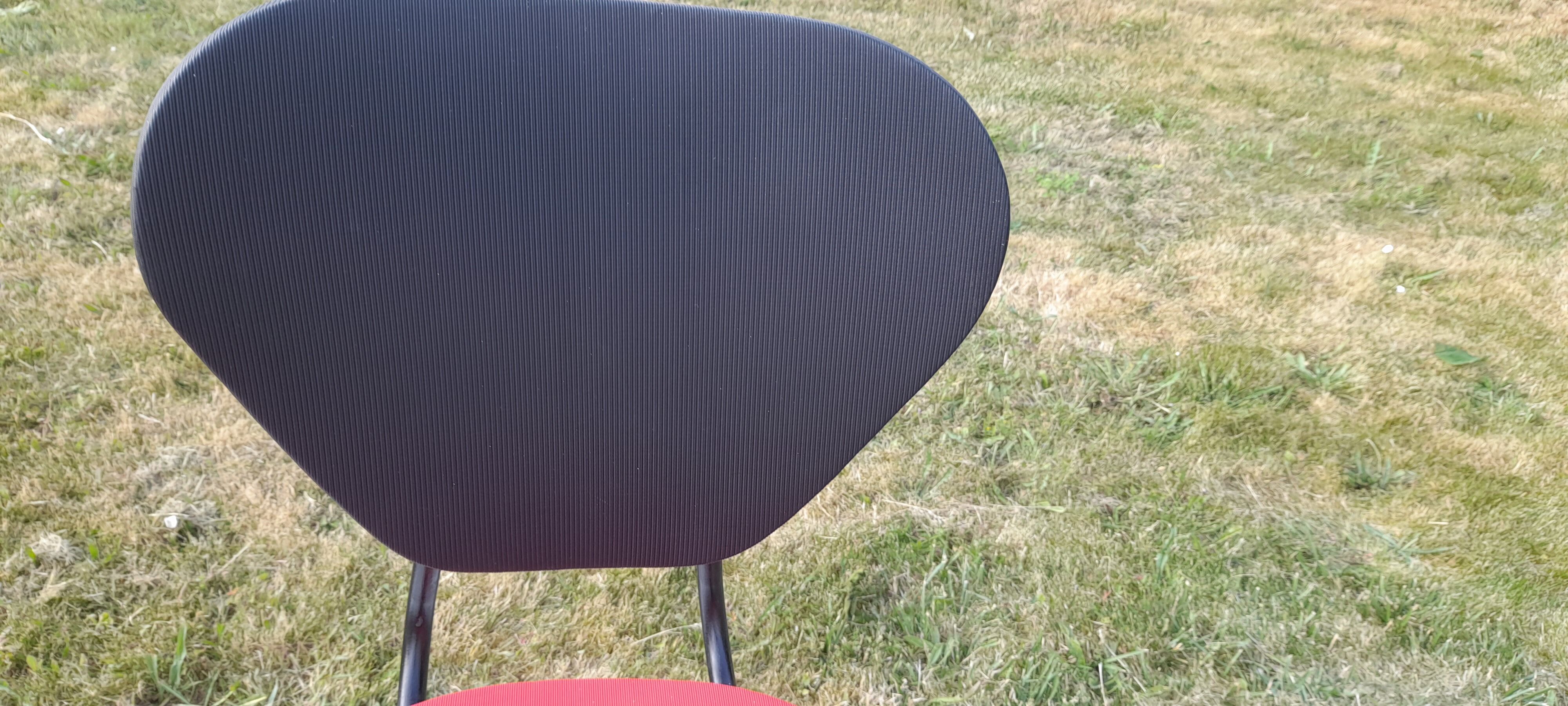 2 ant chairs in black and red skaï feet in black metal
