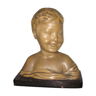 Old bust of a child in platre