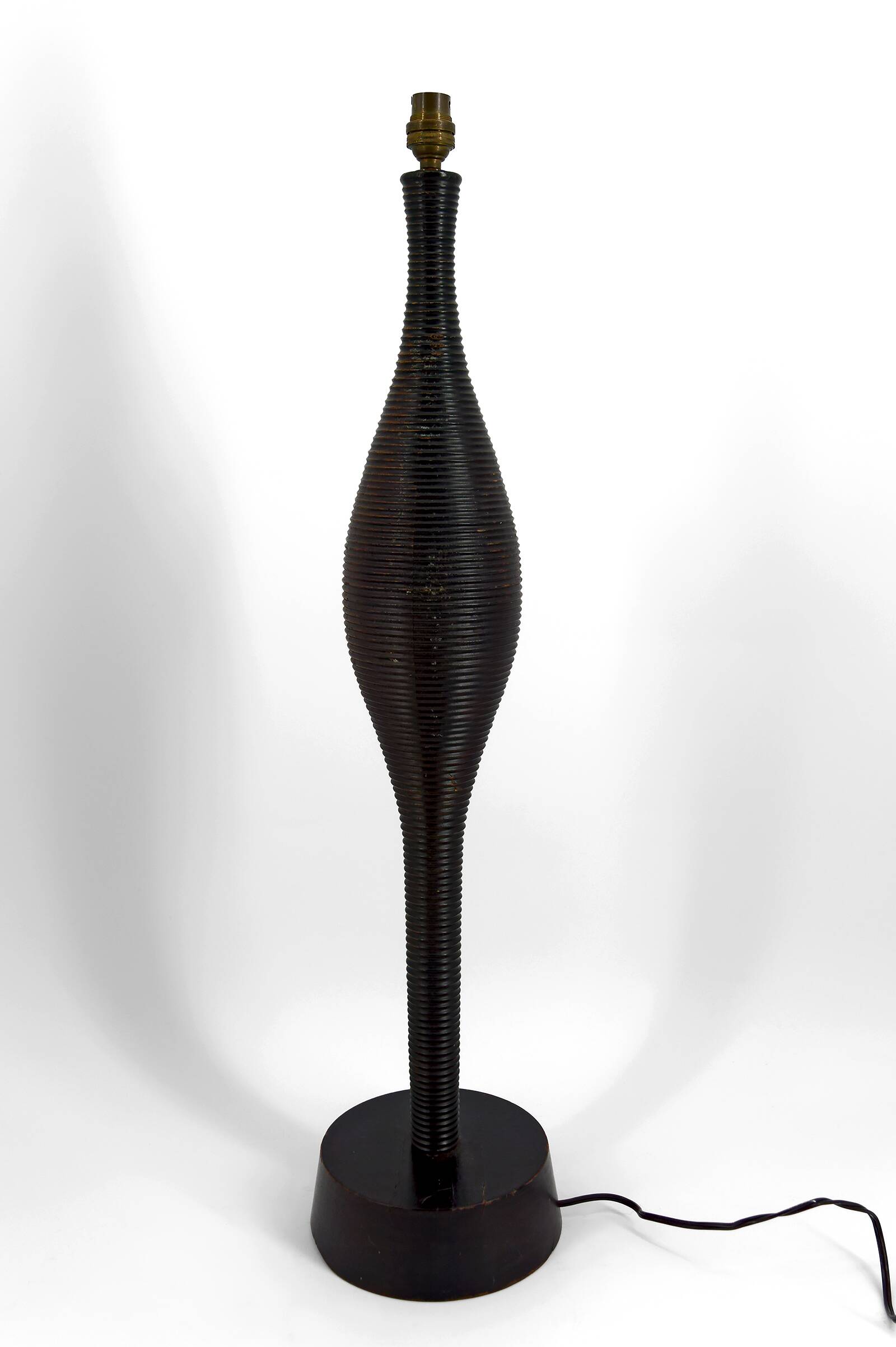 Important brutalist / Africanist lamp in wood – 1950s-1960s