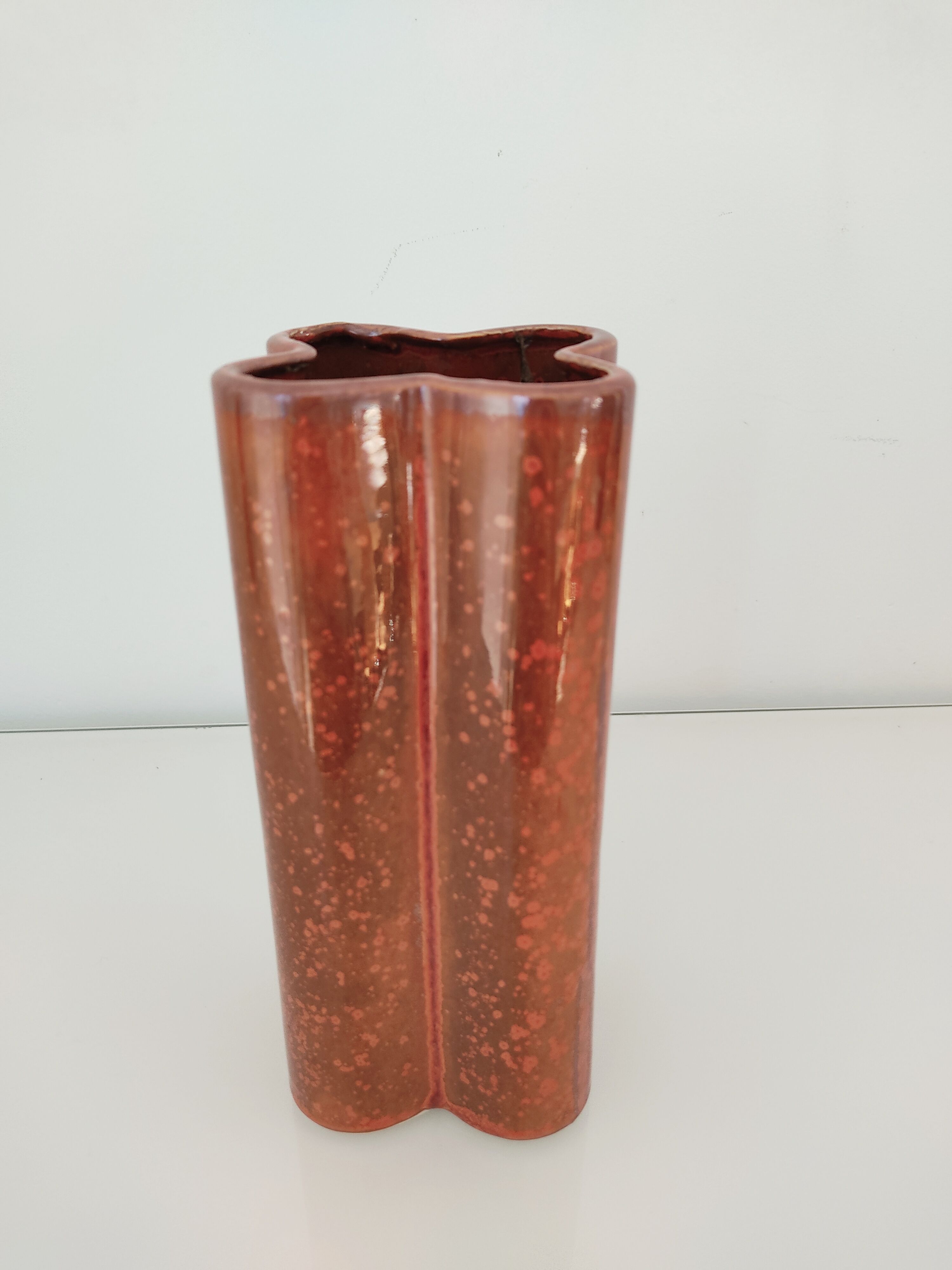 Quadrilobe red ceramic vase