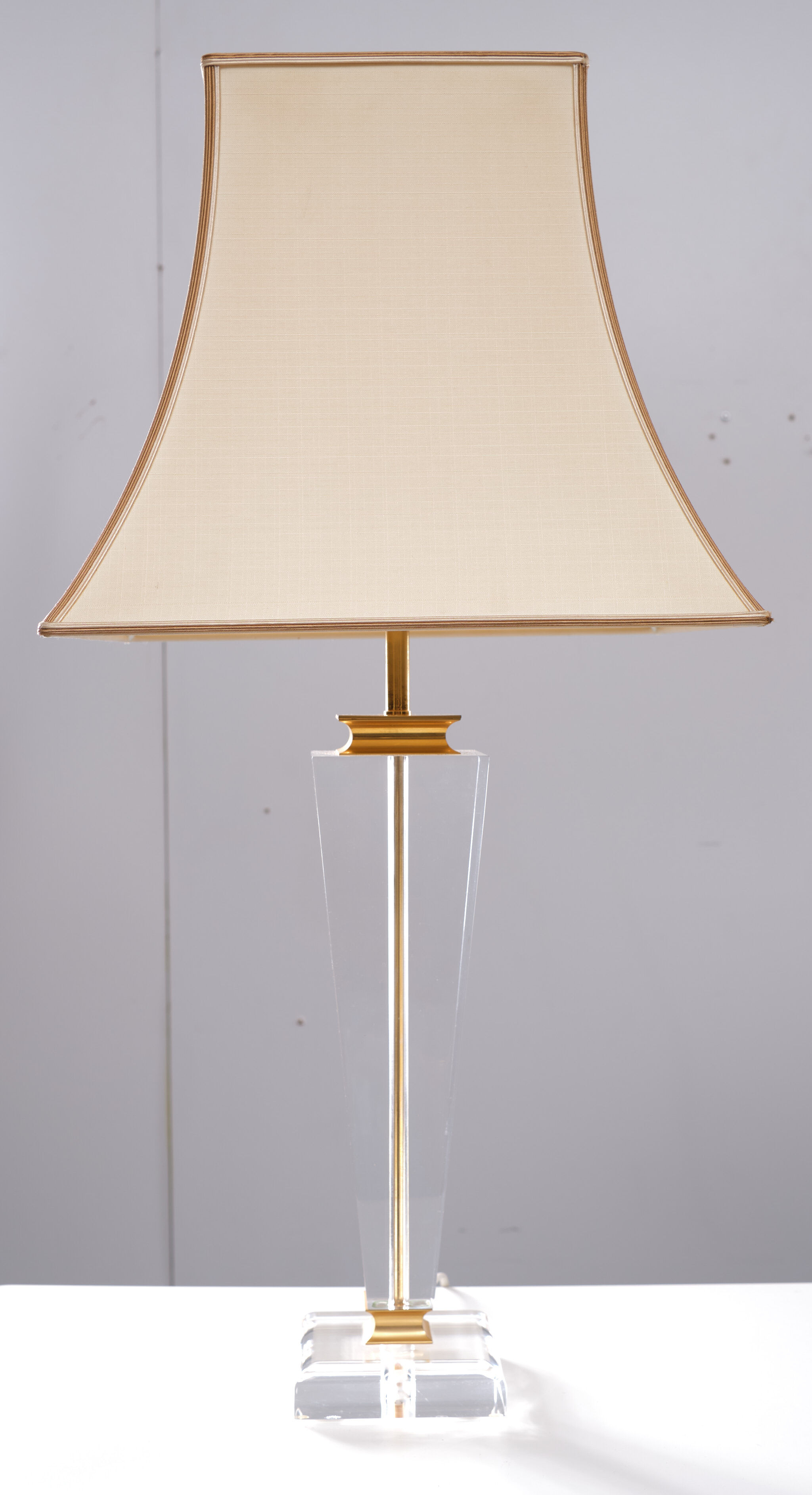 Paire de lampes de table Hollywood Regency lucite 1970 France
