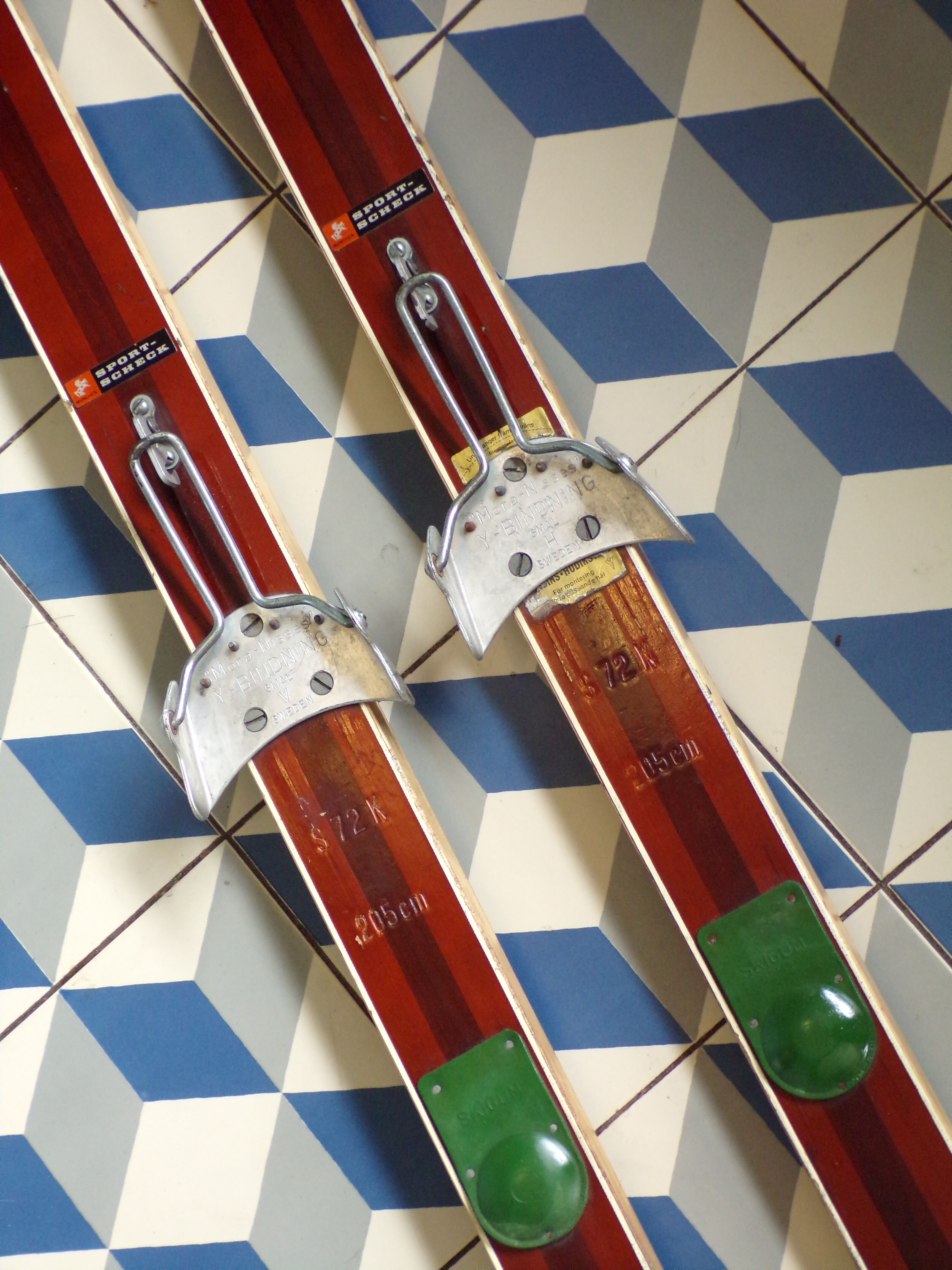 Vintage wooden skis 205 cm