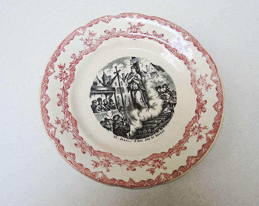 11 old plates hb choisy le roi in earthenware: joan of arc